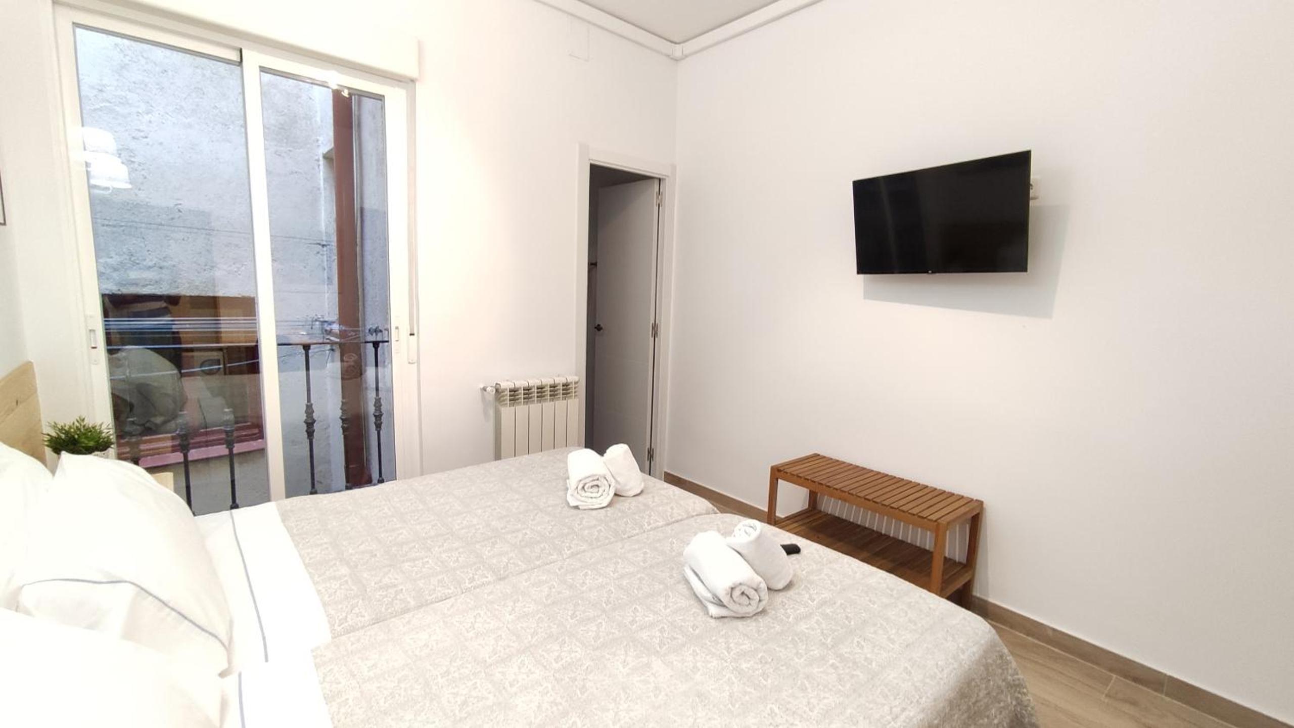 Twin Room with Private Bathroom photo 3