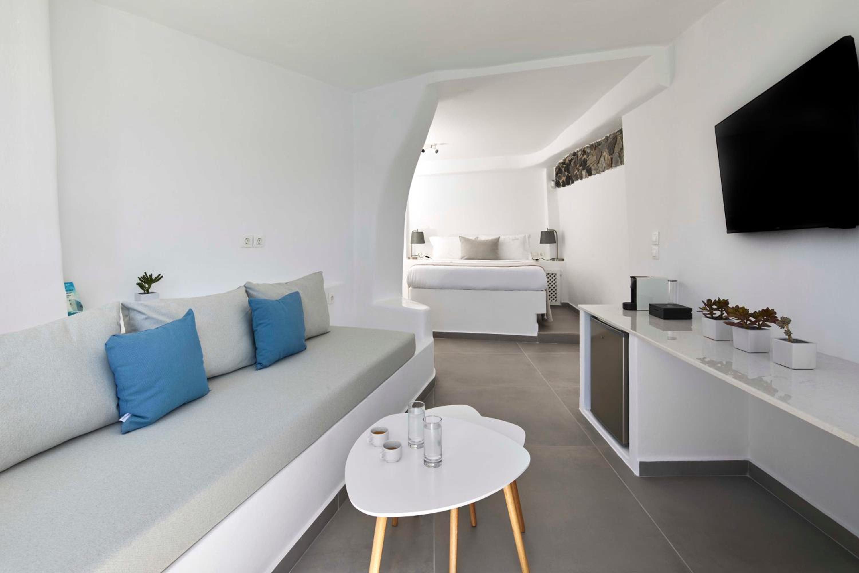 Junior Suite with Outdoor Hot Tub and Caldera View