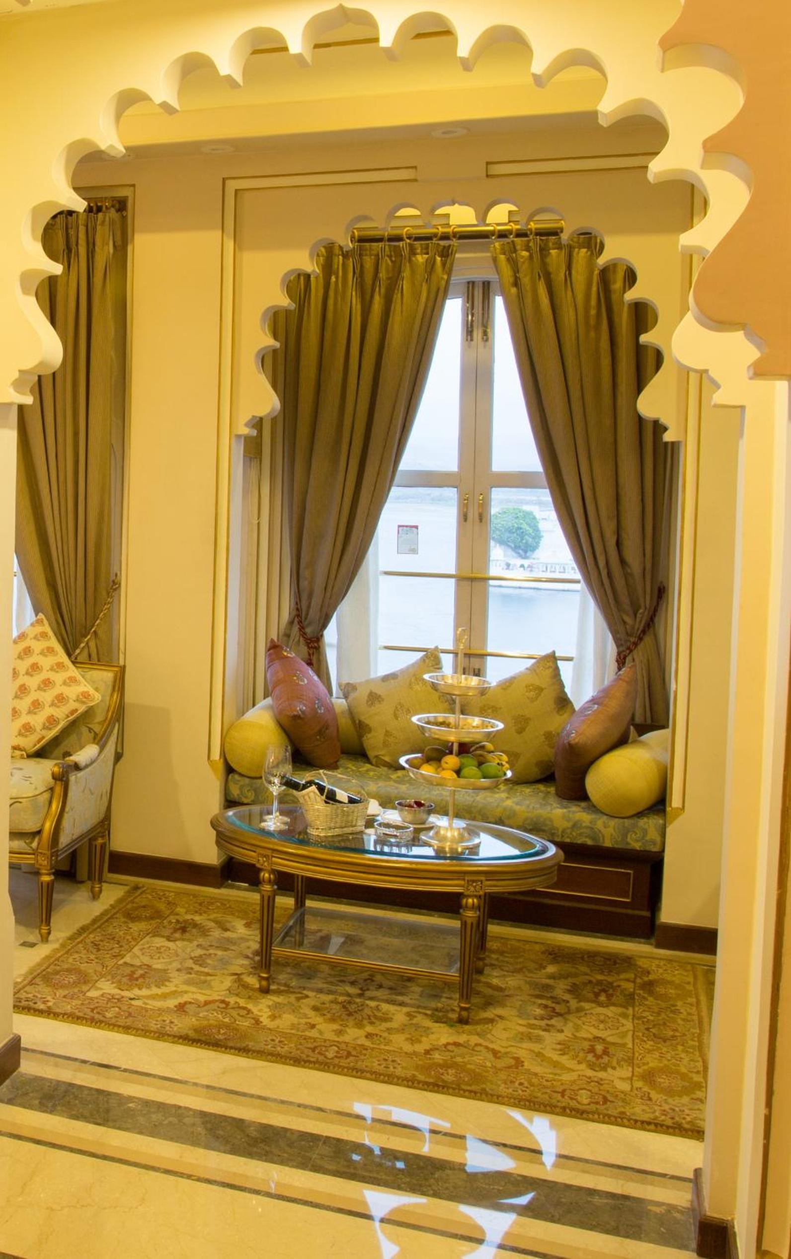 Deluxe Suite Lake View - Photo 3