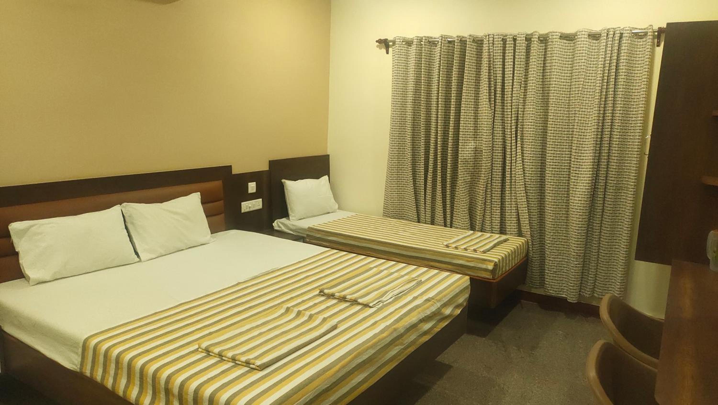 Deluxe Triple Room - Photo 11