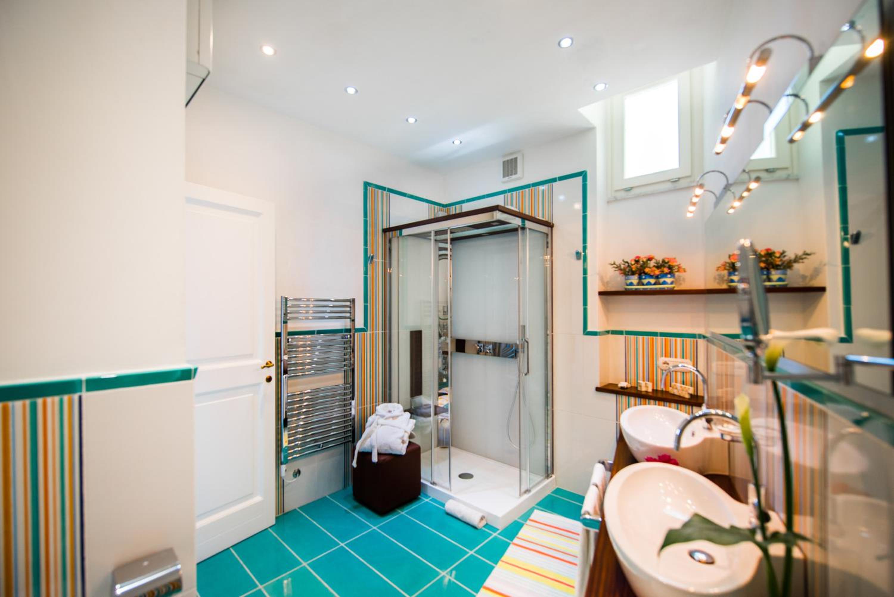 Deluxe Triple Room with Sea View - Photo 26