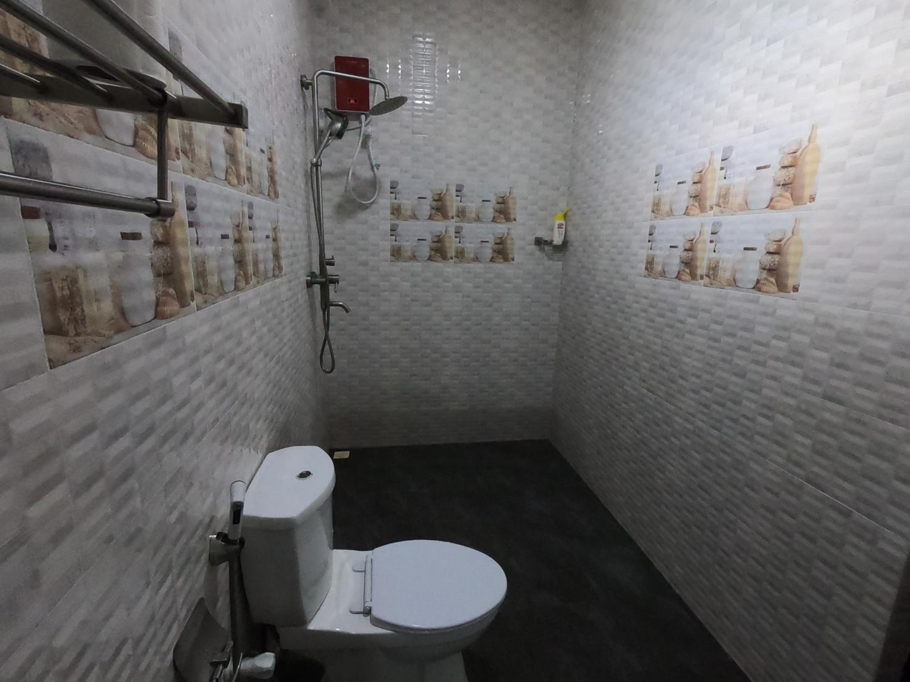Family Room with Shower - Photo 4