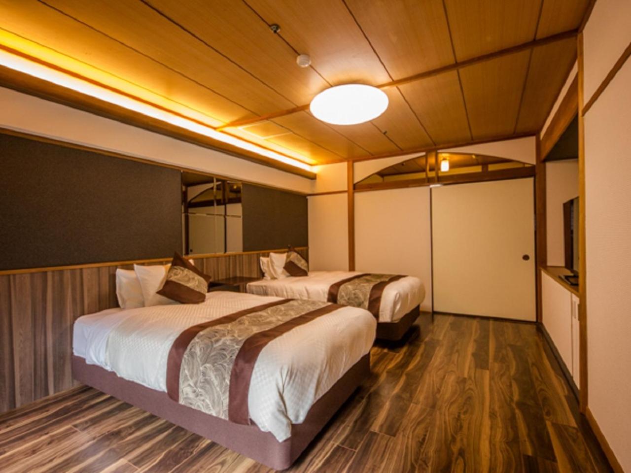 Deluxe Family Suite - Non-Smoking - Photo 4