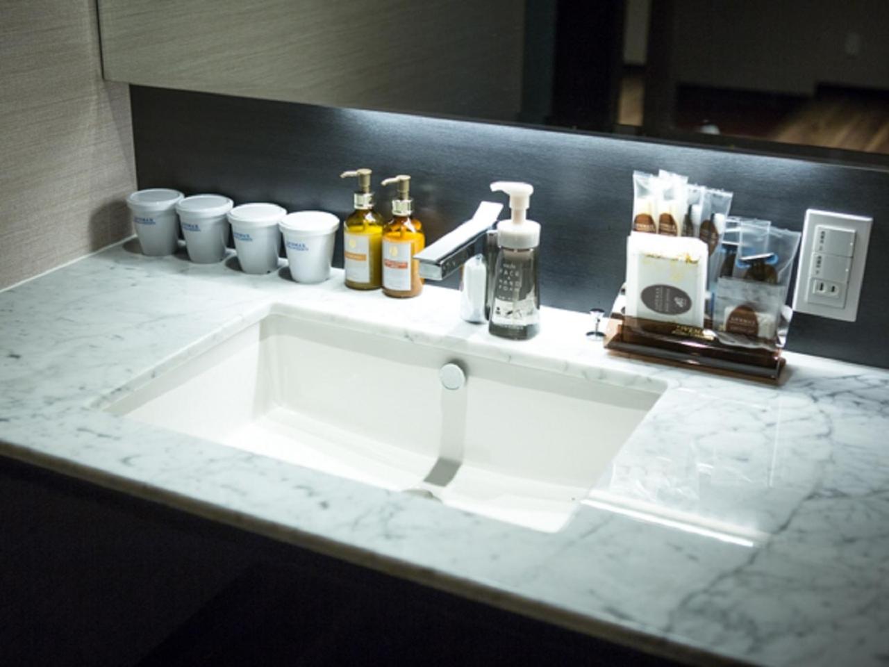 Deluxe Suite with Spa Bath - Smoking - Photo 6