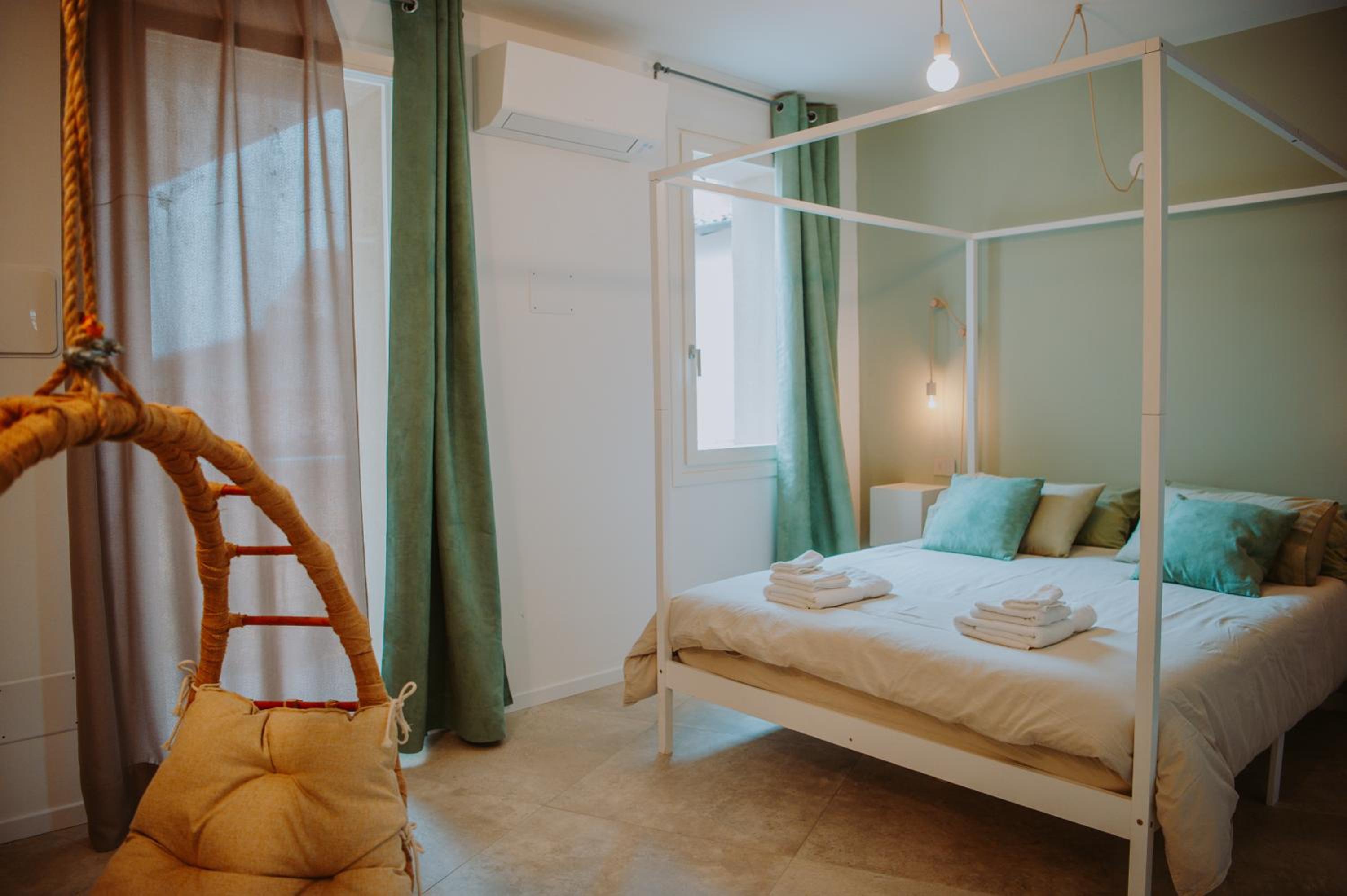 King Room with Balcony photo 1
