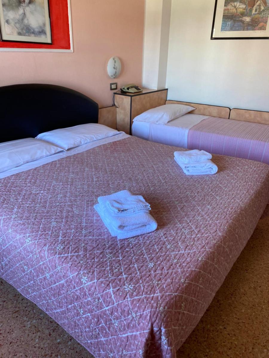 Basic Triple Room photo 2