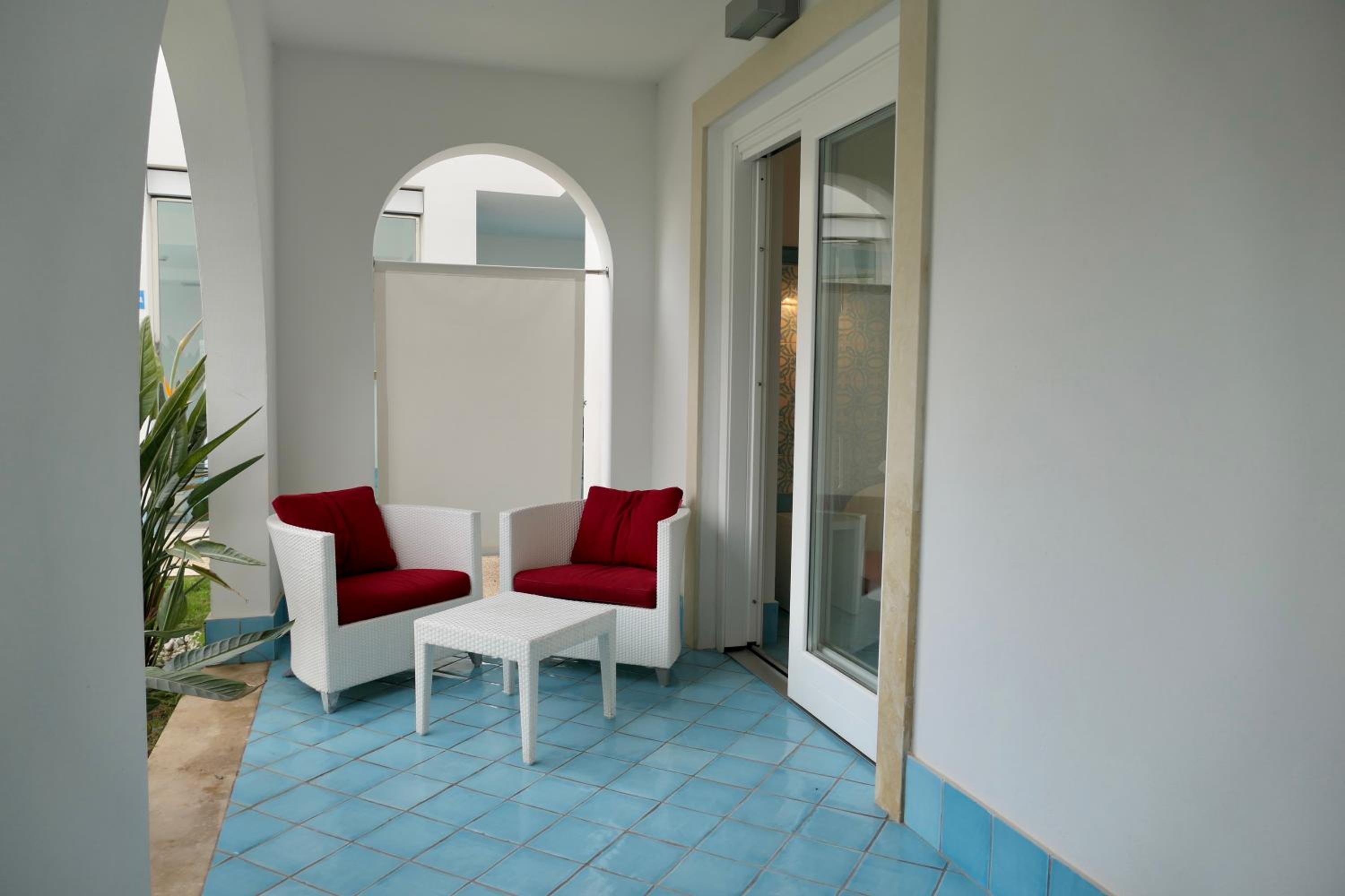 Suite - Photo 16