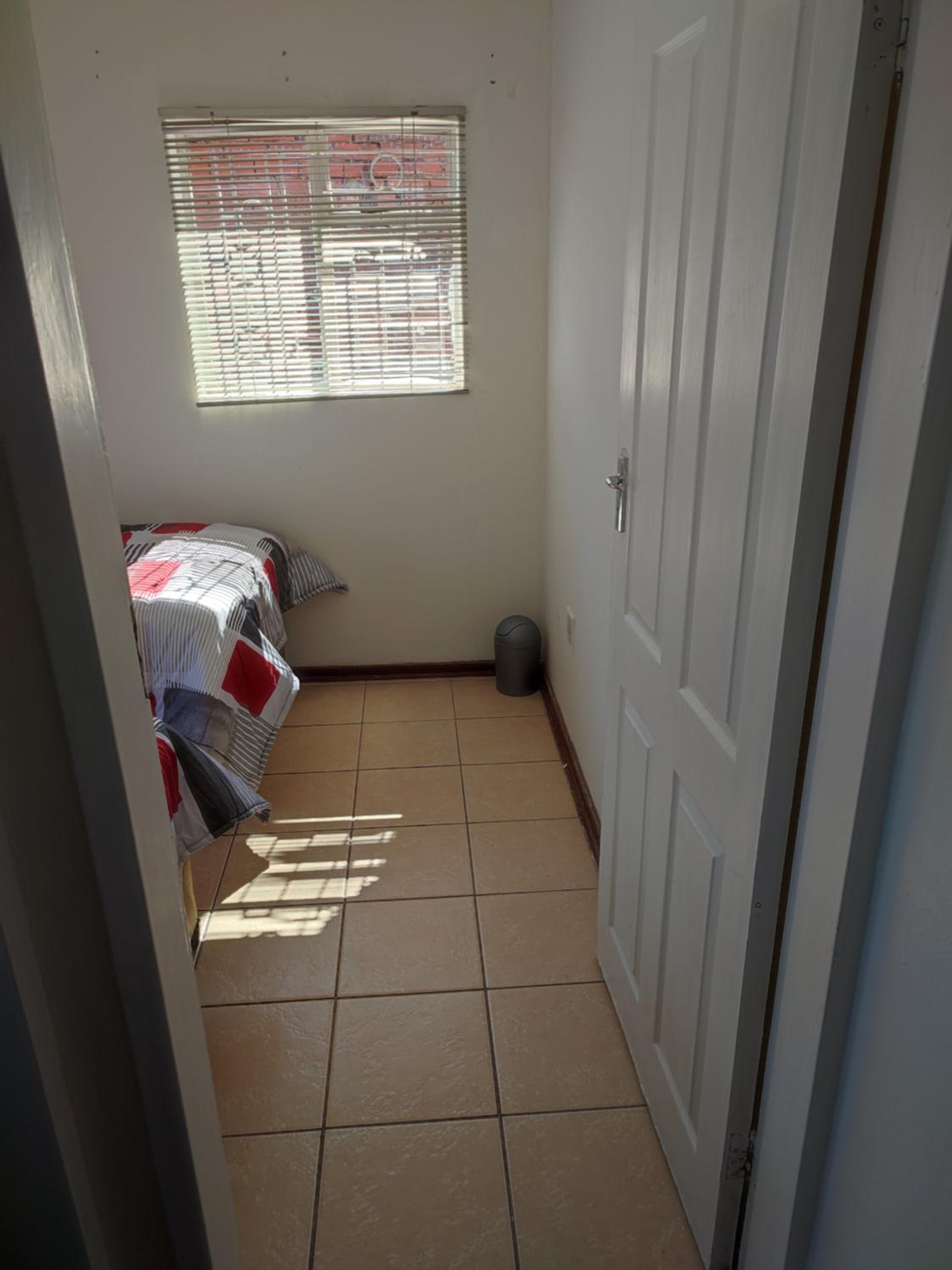 Twin Room with Shared Bathroom photo 1