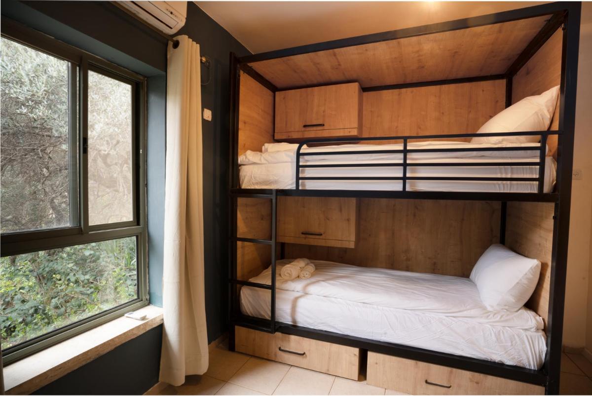 Bed in 4-Bed Mixed Dormitory Room photo 1