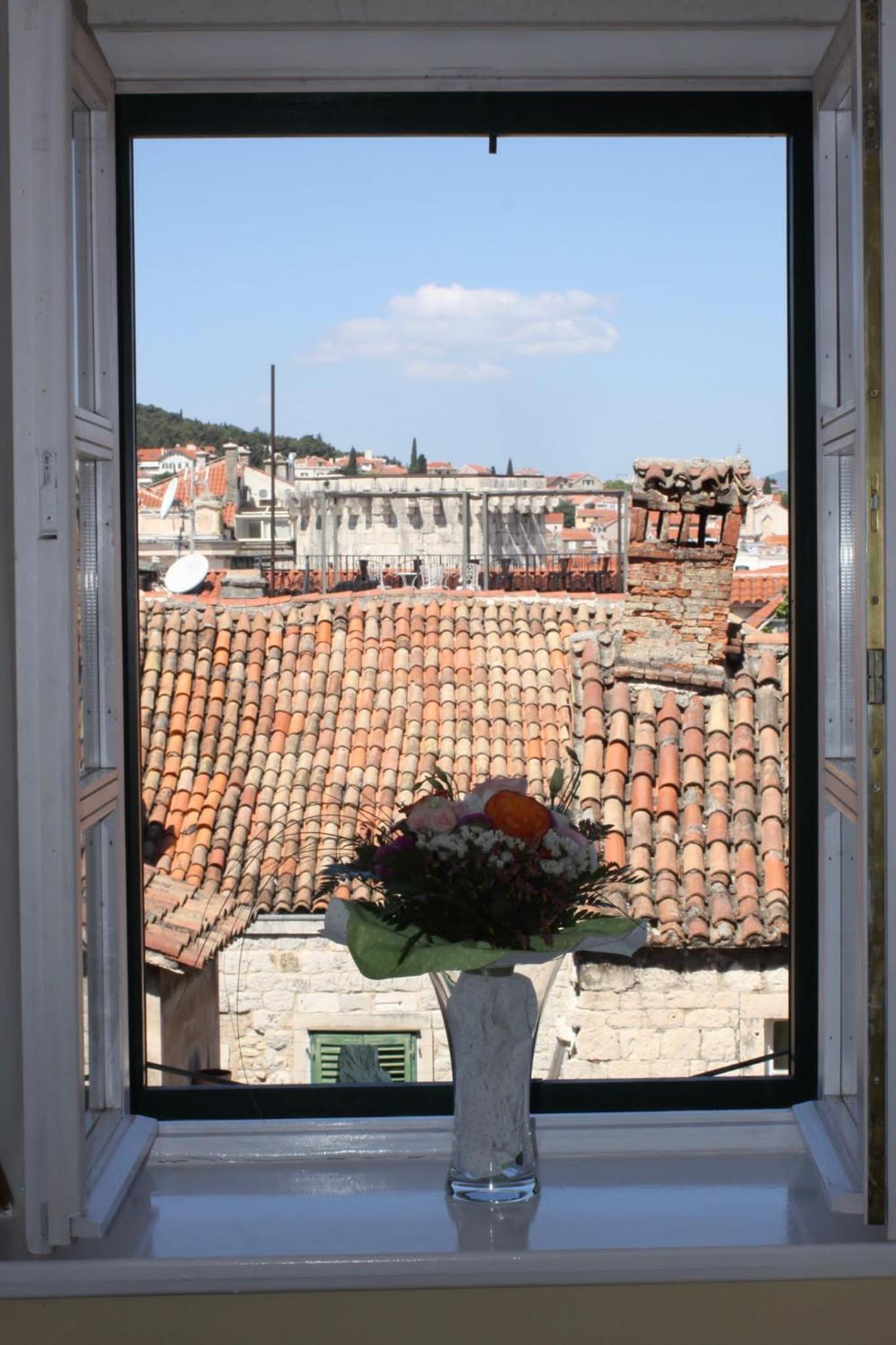 Superior Double Room with City View - Photo 10