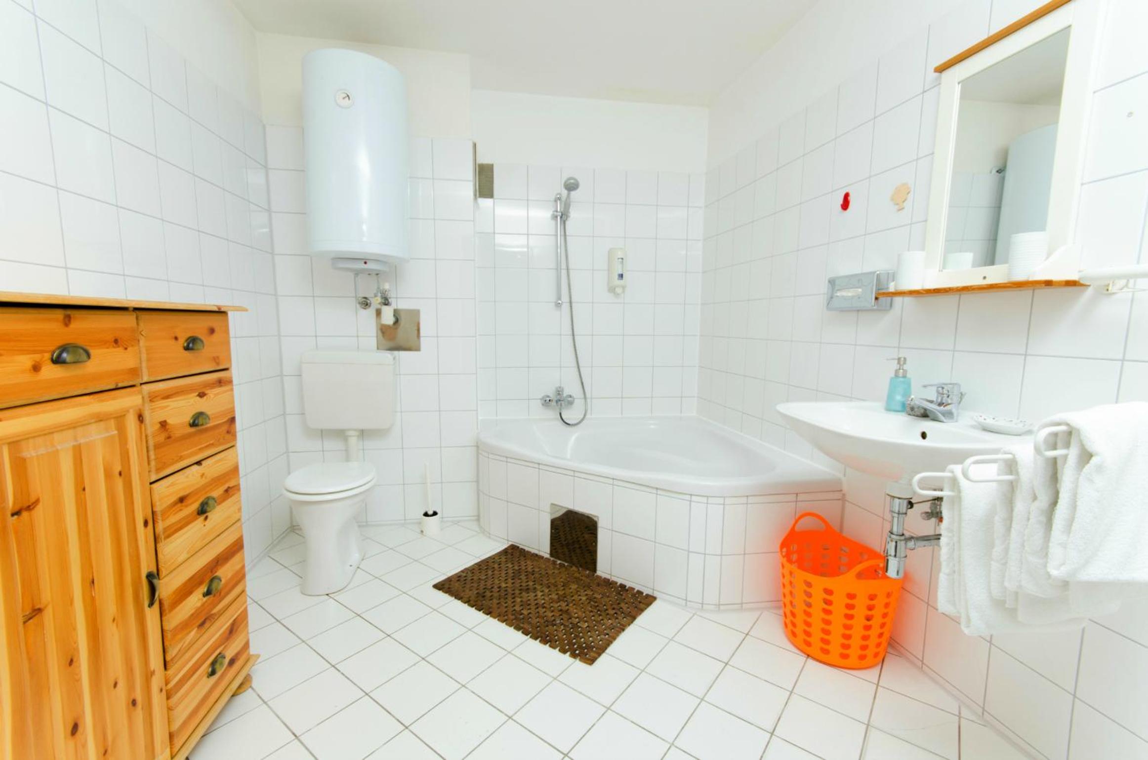 Three-Bedroom Apartment - Photo 4