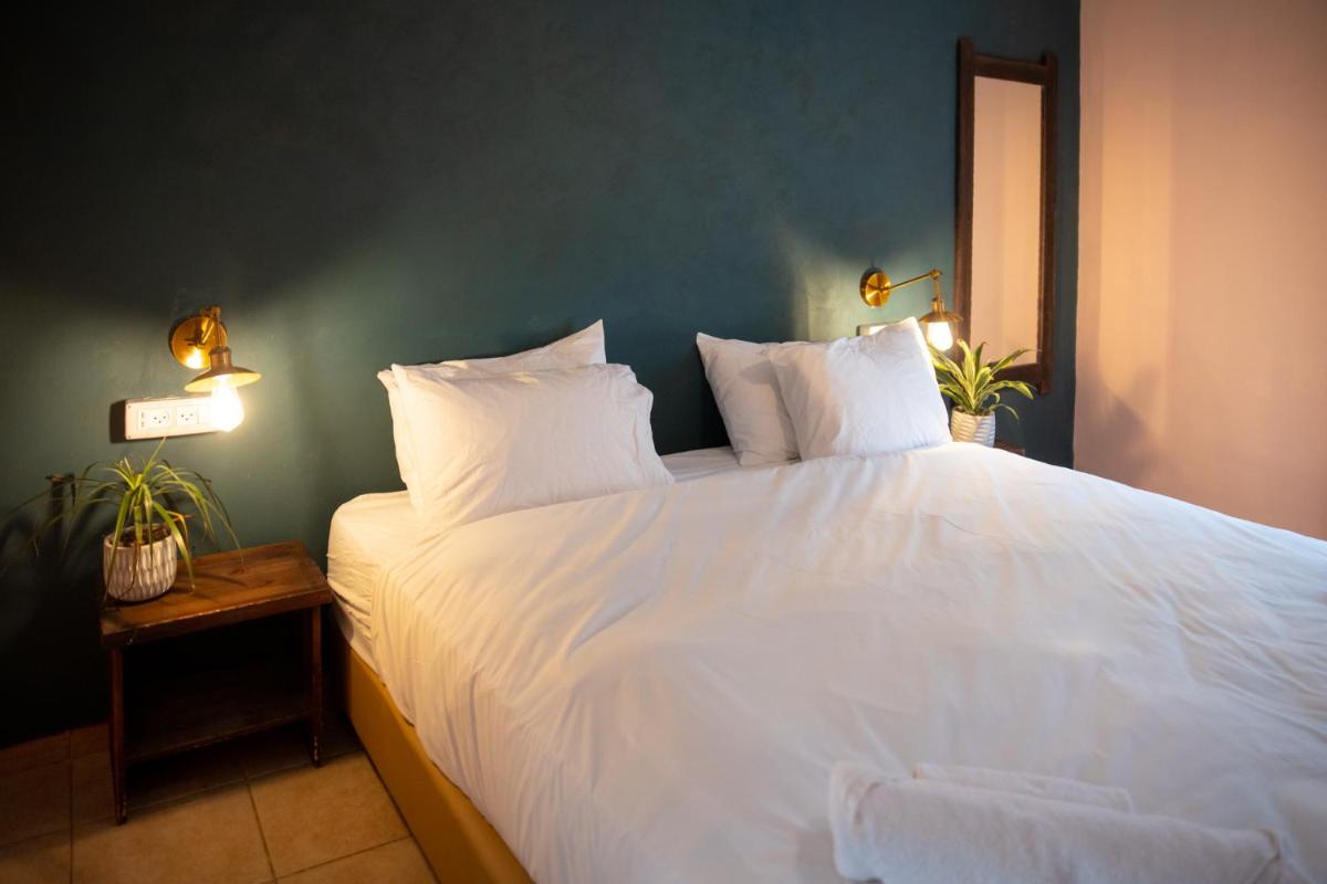 Double Room with Shared Bathroom photo 1