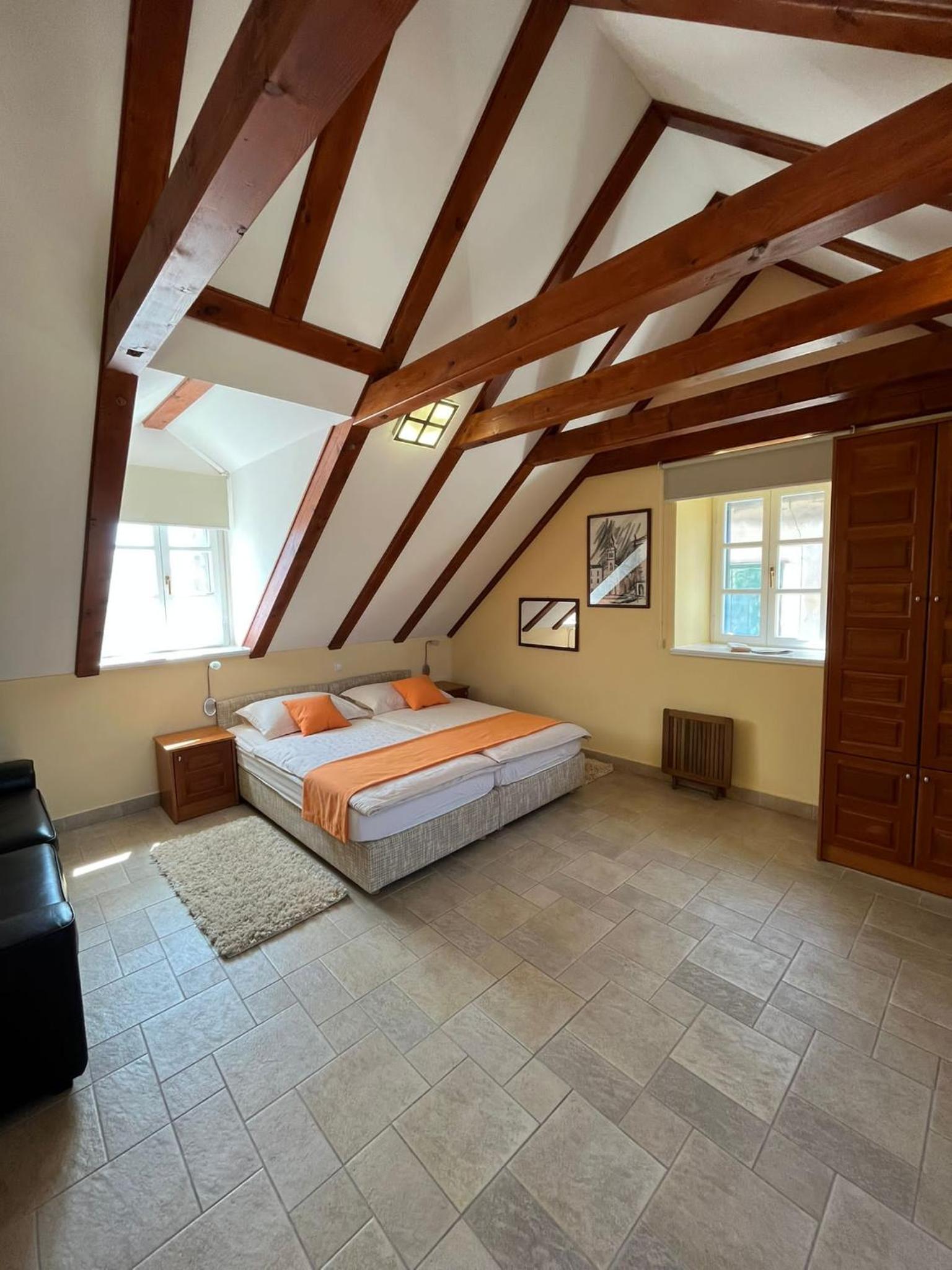 Superior Double Room with City View - Photo 15