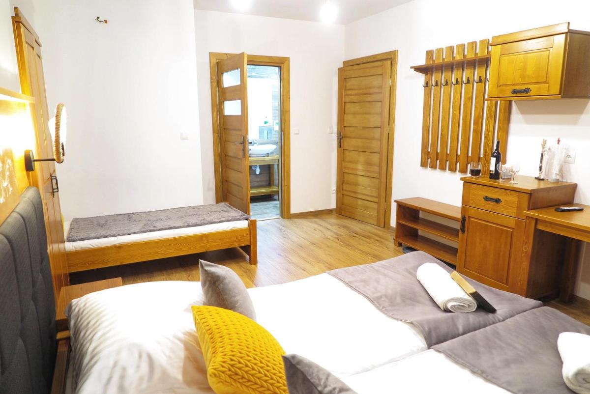 Triple Room with Private Bathroom - Photo 10