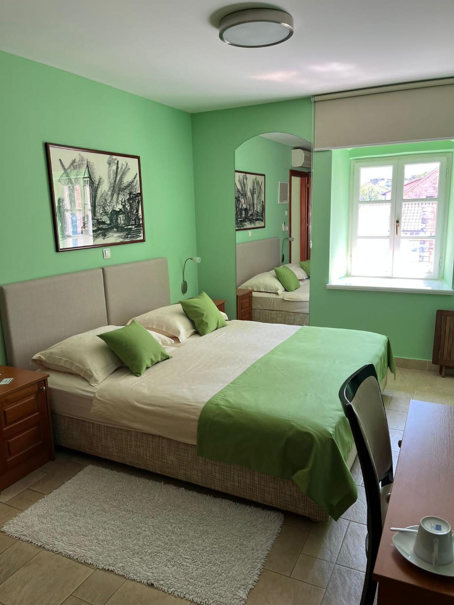 Standard Double Room - Photo 1