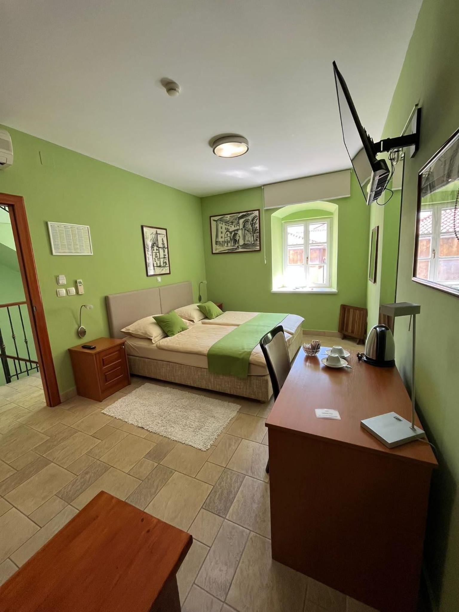 Standard Double Room - Photo 10