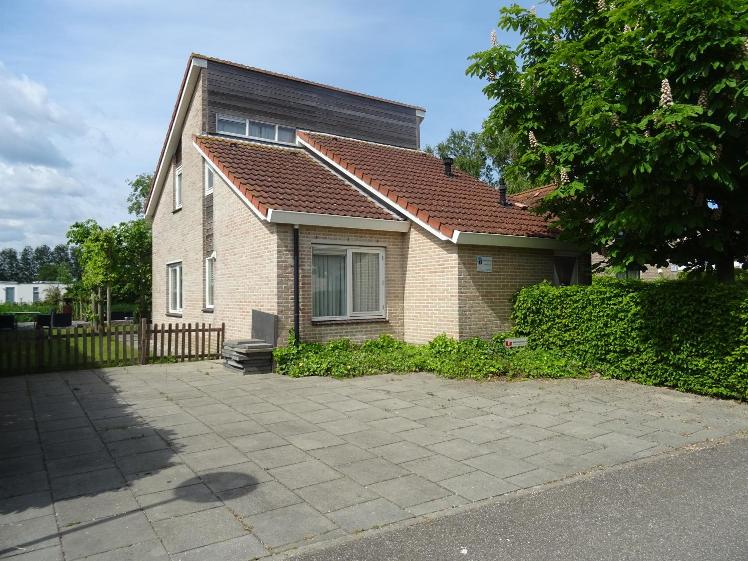 Three-Bedroom House photo 2