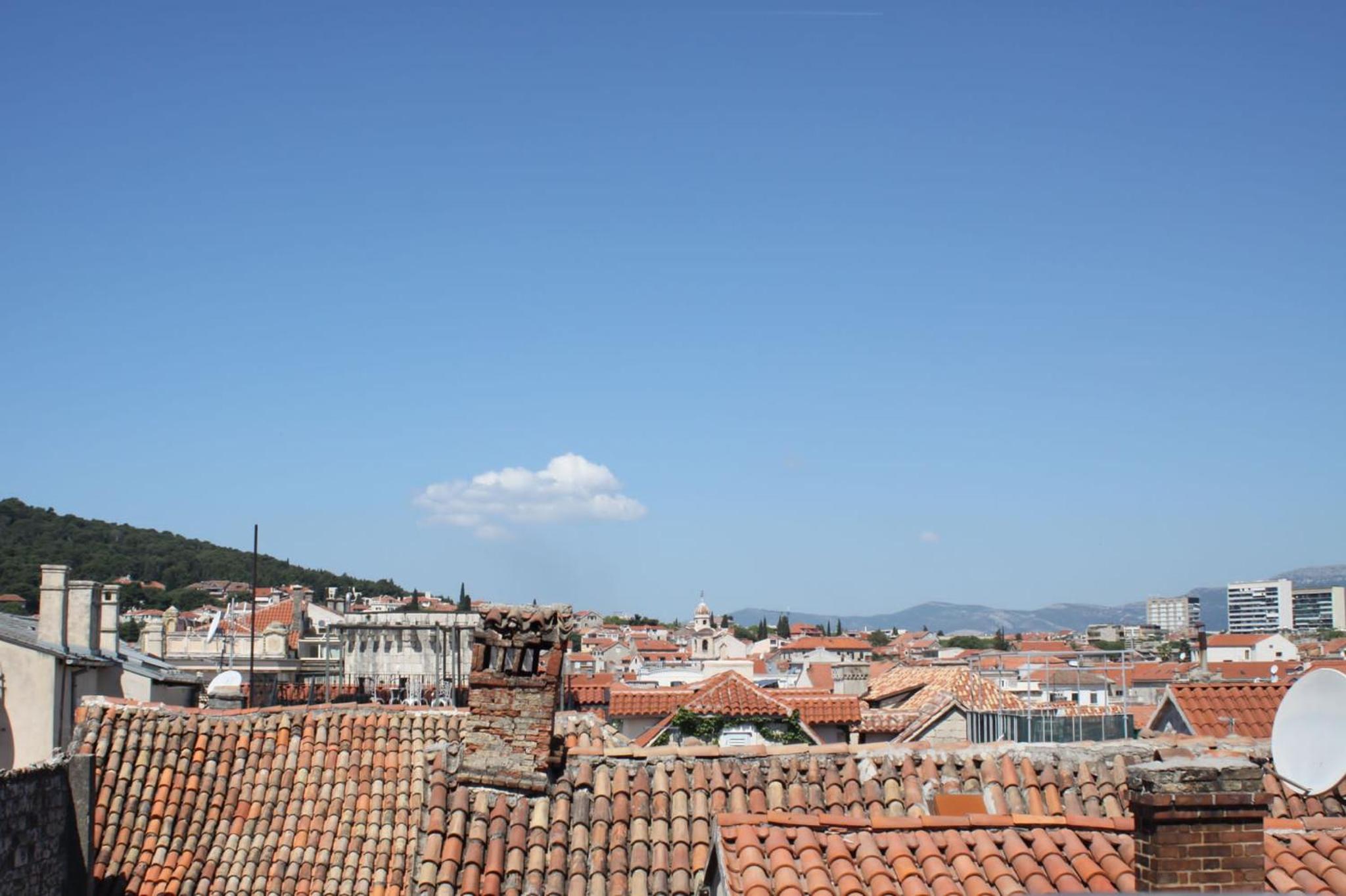 Superior Double Room with City View - Photo 2