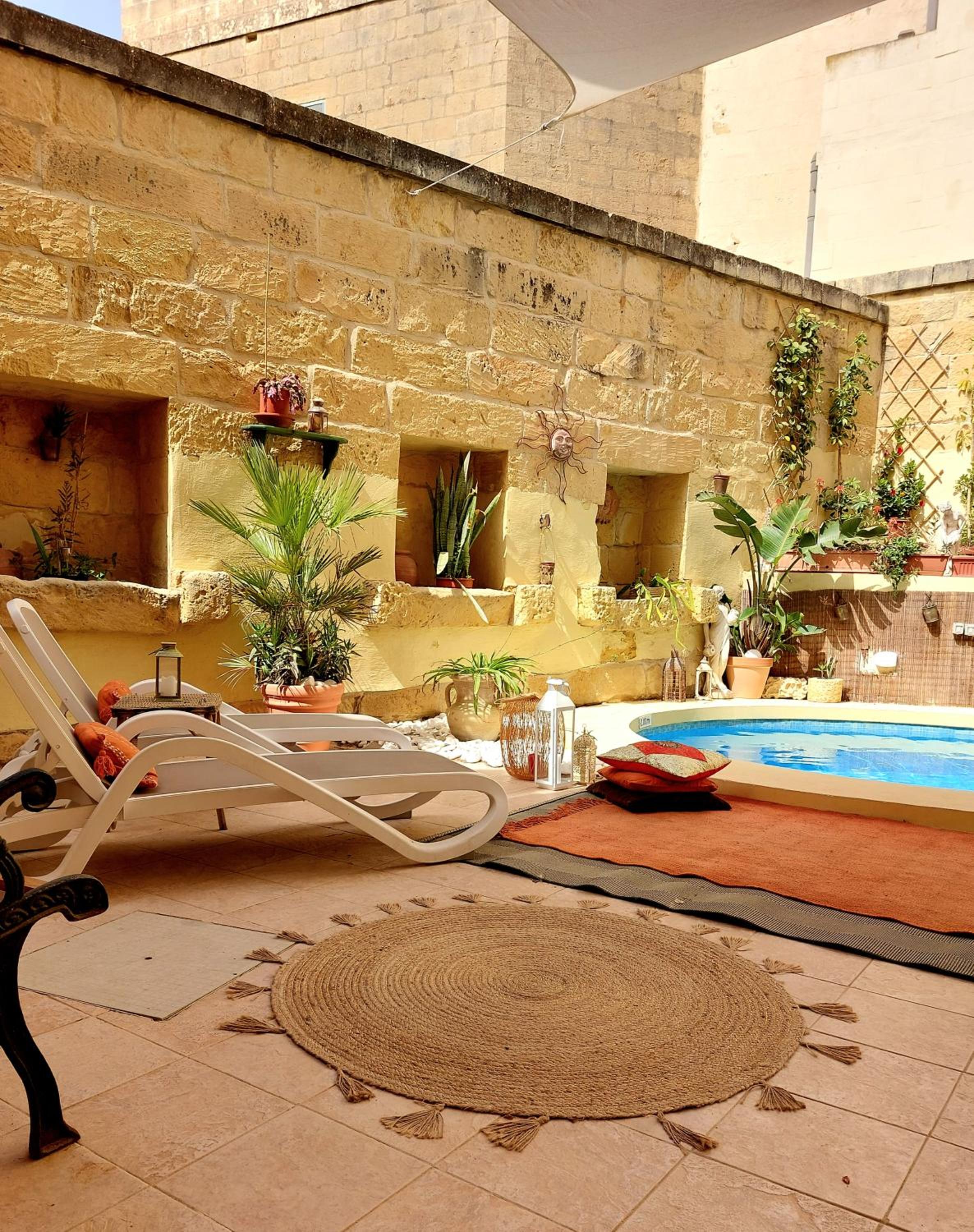 Double Room with Private Bathroom - Photo 41