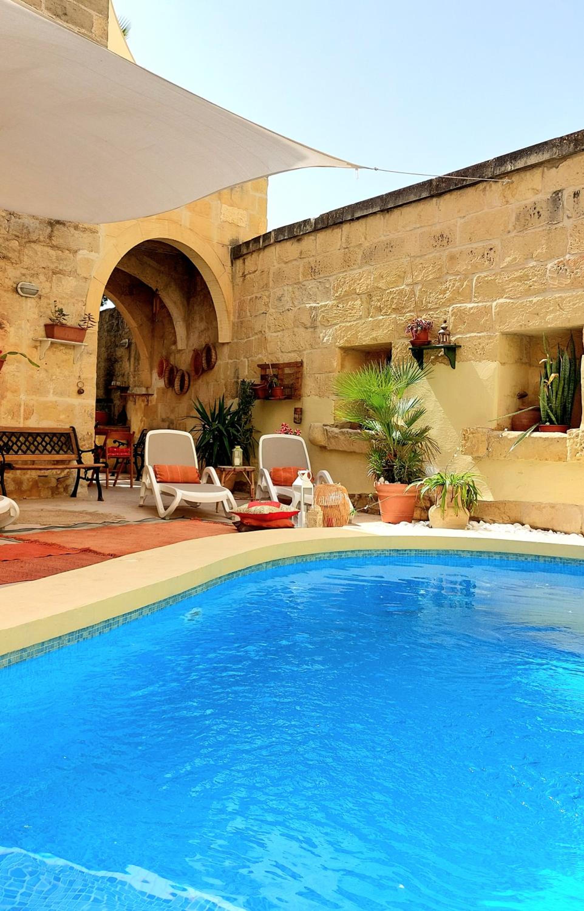 Double Room with Private Bathroom - Photo 40