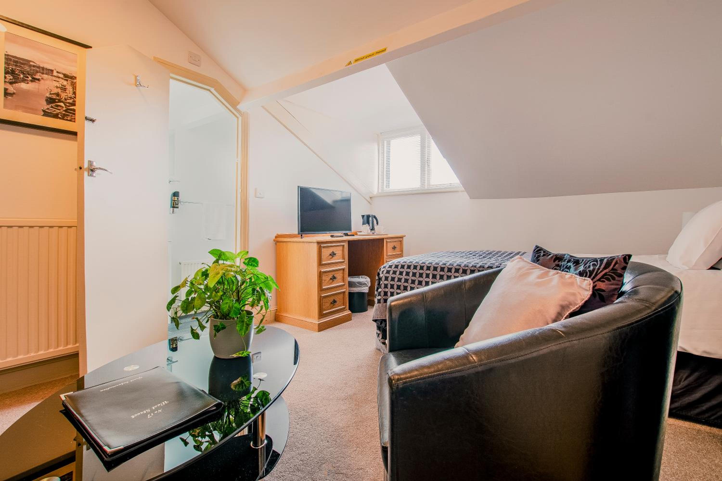 Twin Room - Photo 4