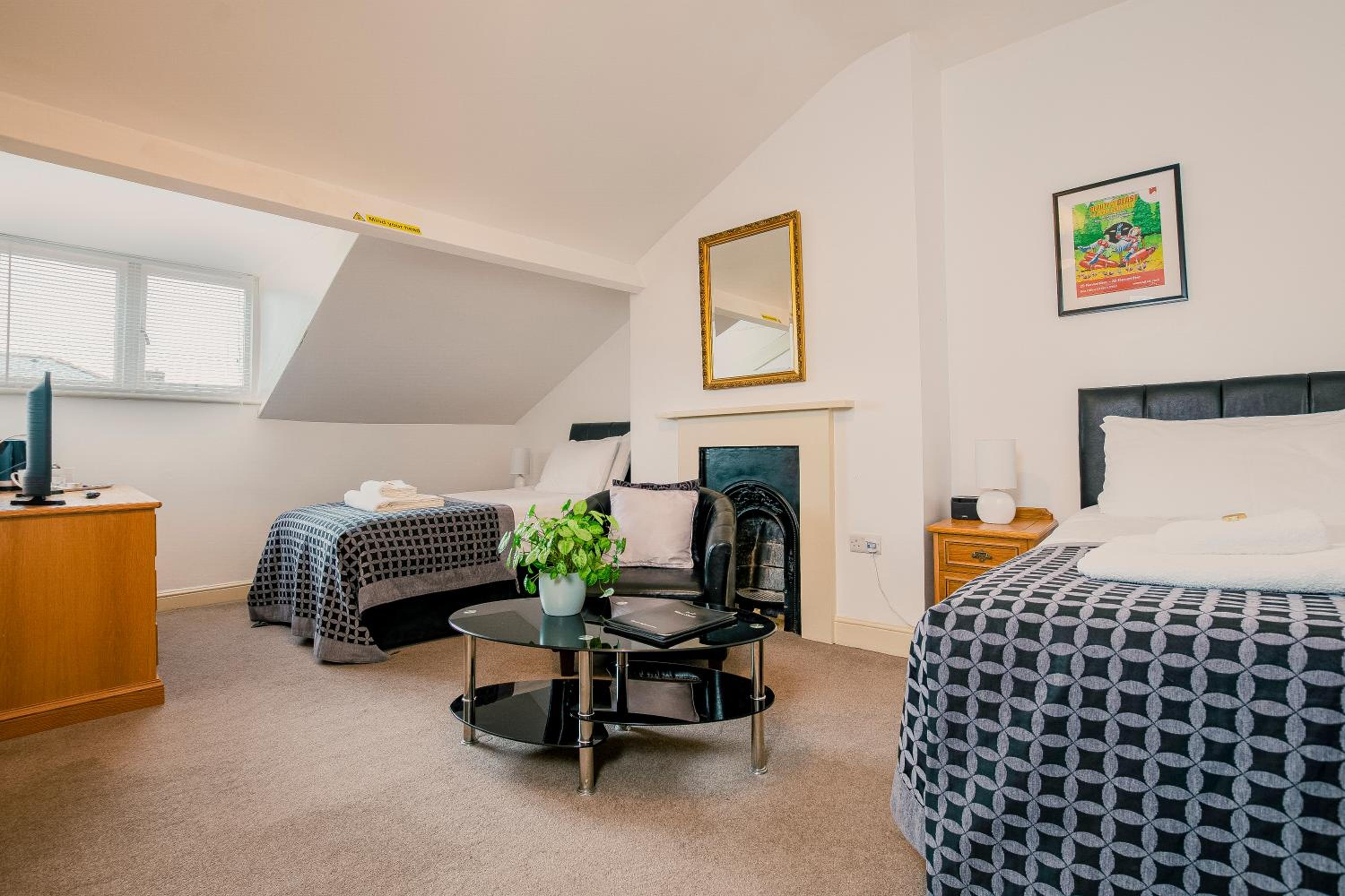 Twin Room - Photo 2