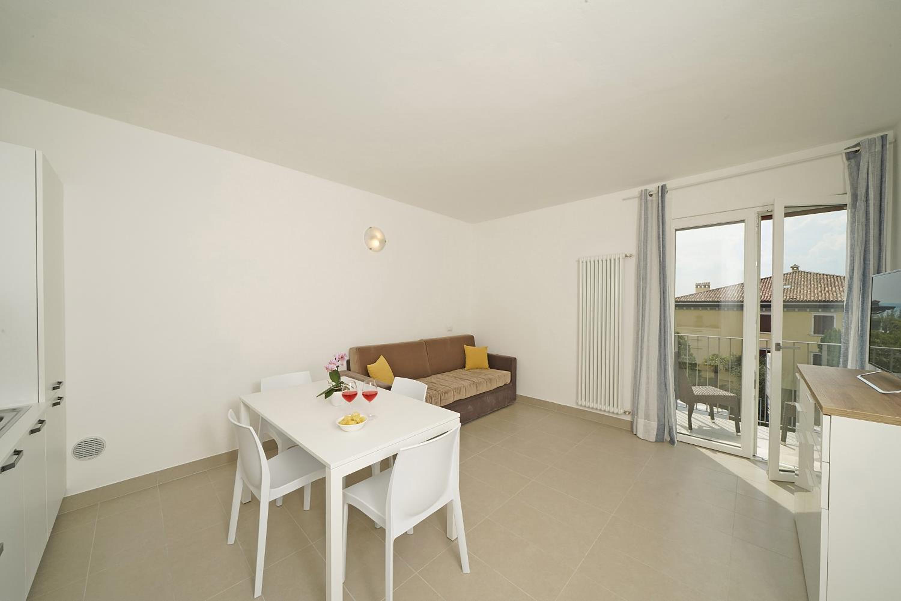 One-Bedroom Apartment photo 1
