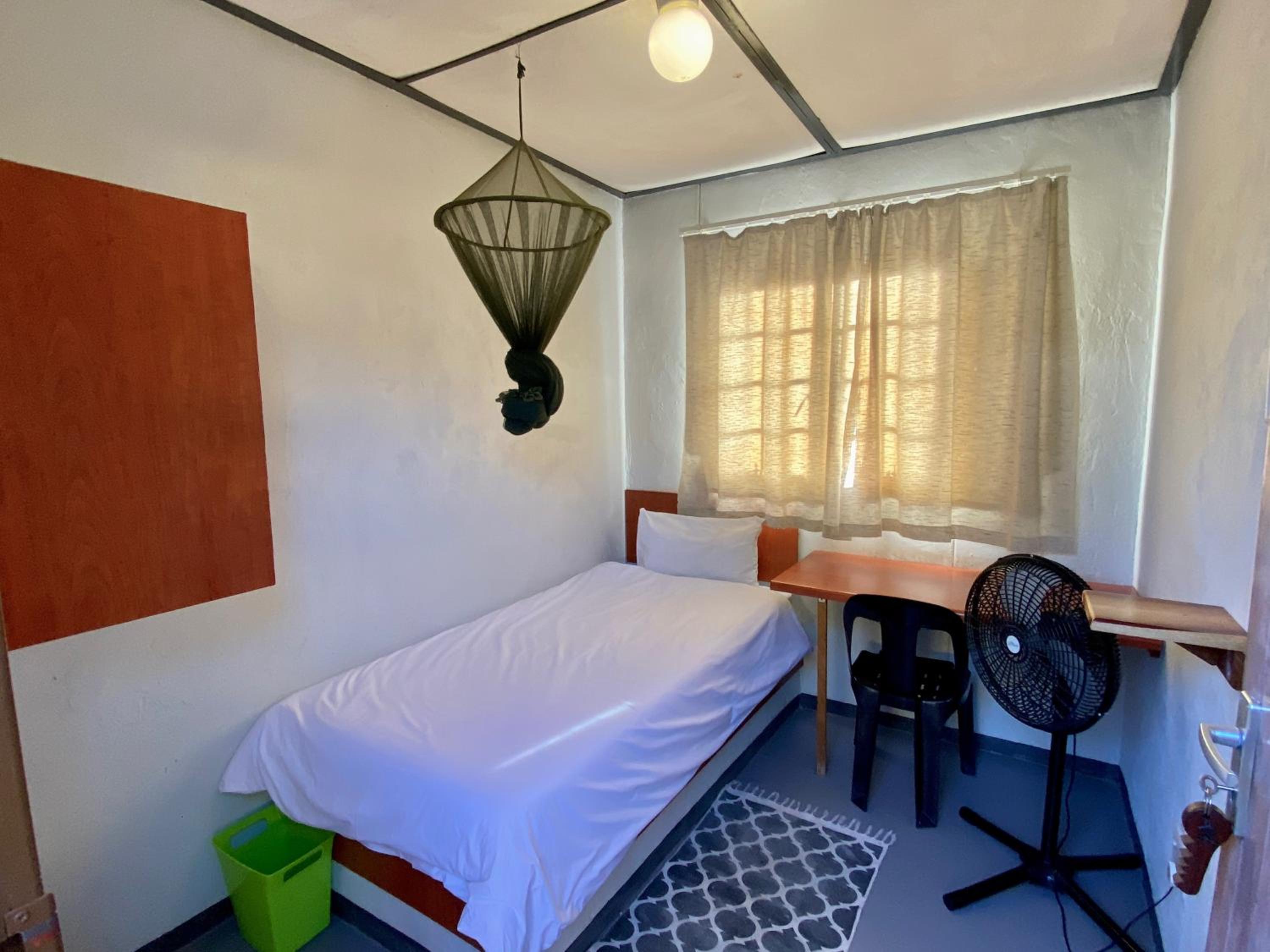 Single Room with Shared Shower and Toilet photo 1