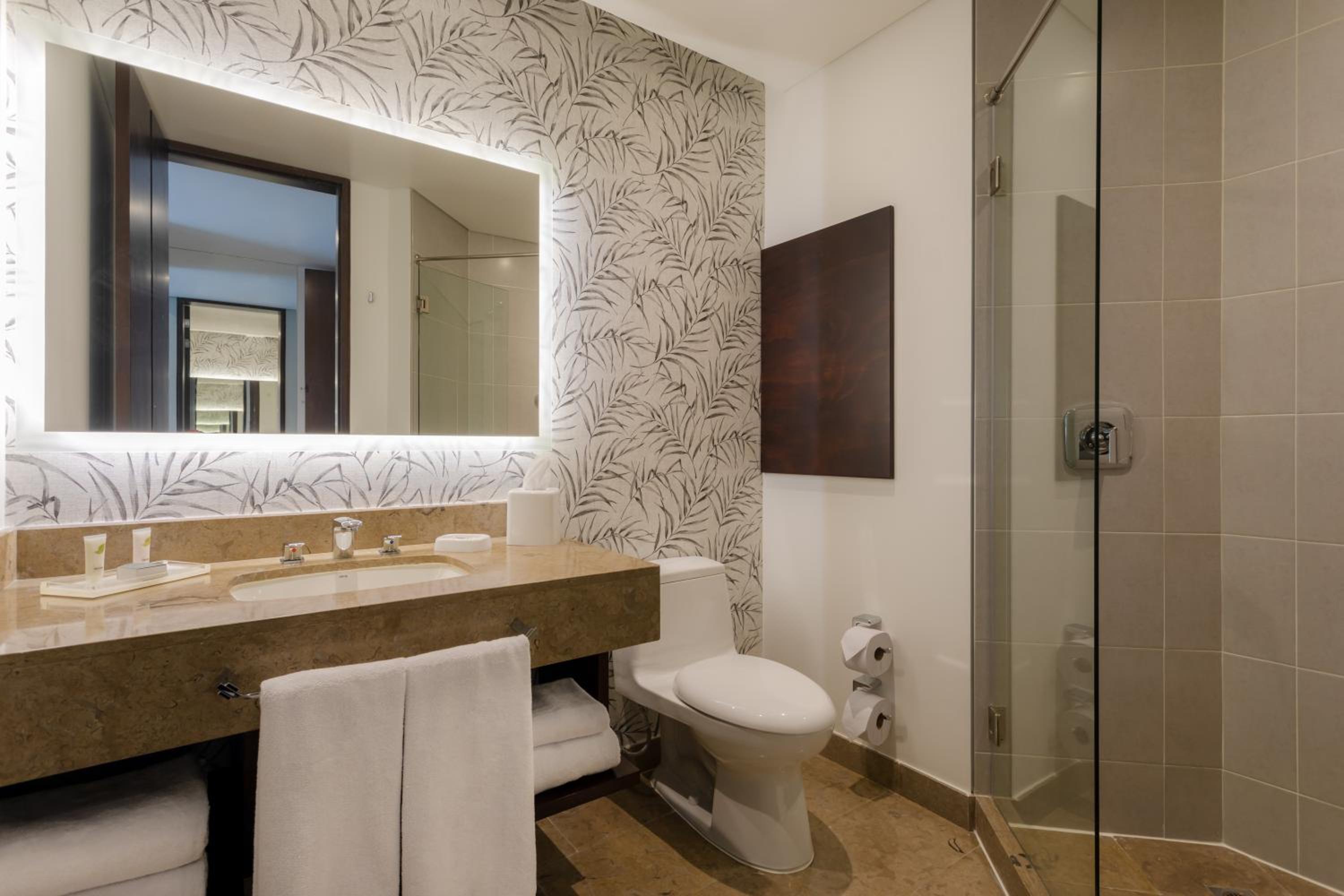 Standard King Room photo 2