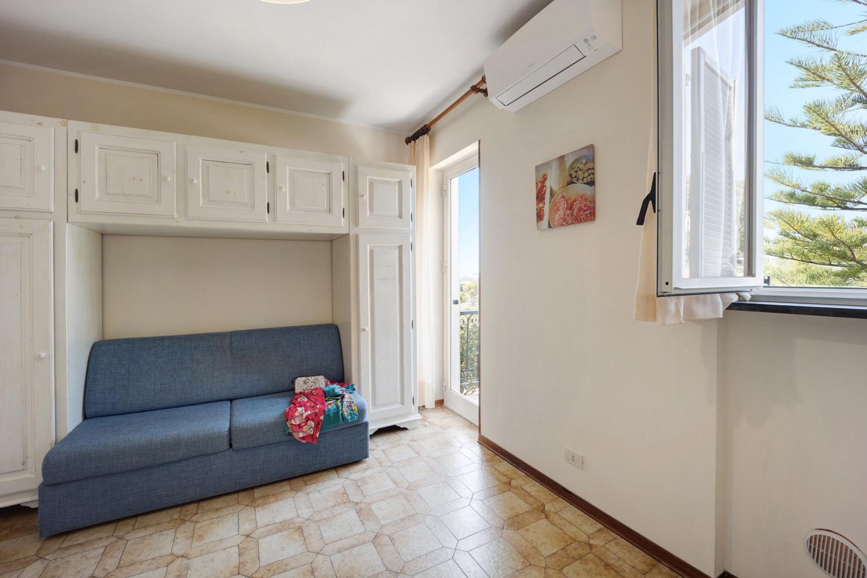 One-Bedroom House photo 1