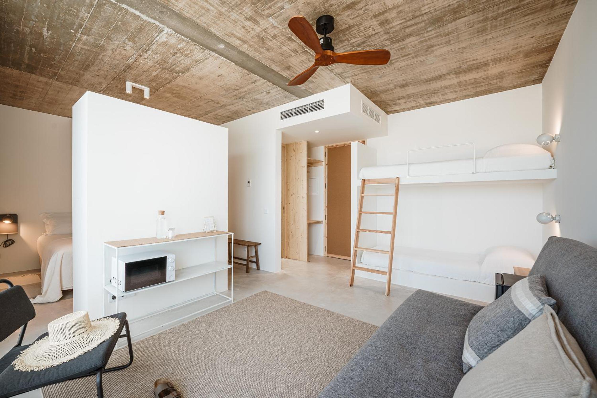Family Suite with Balcony photo 2