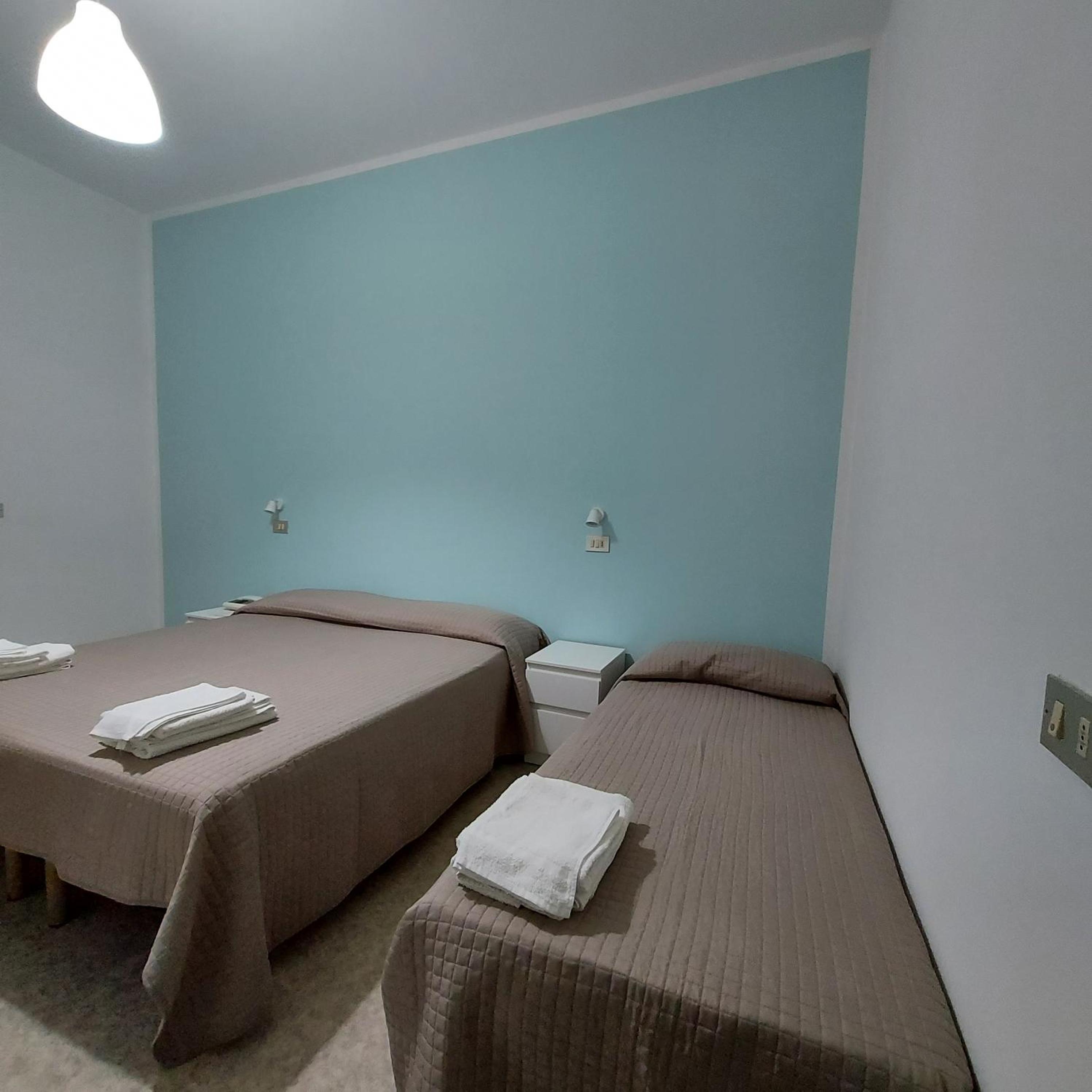 Double Room - Photo 12