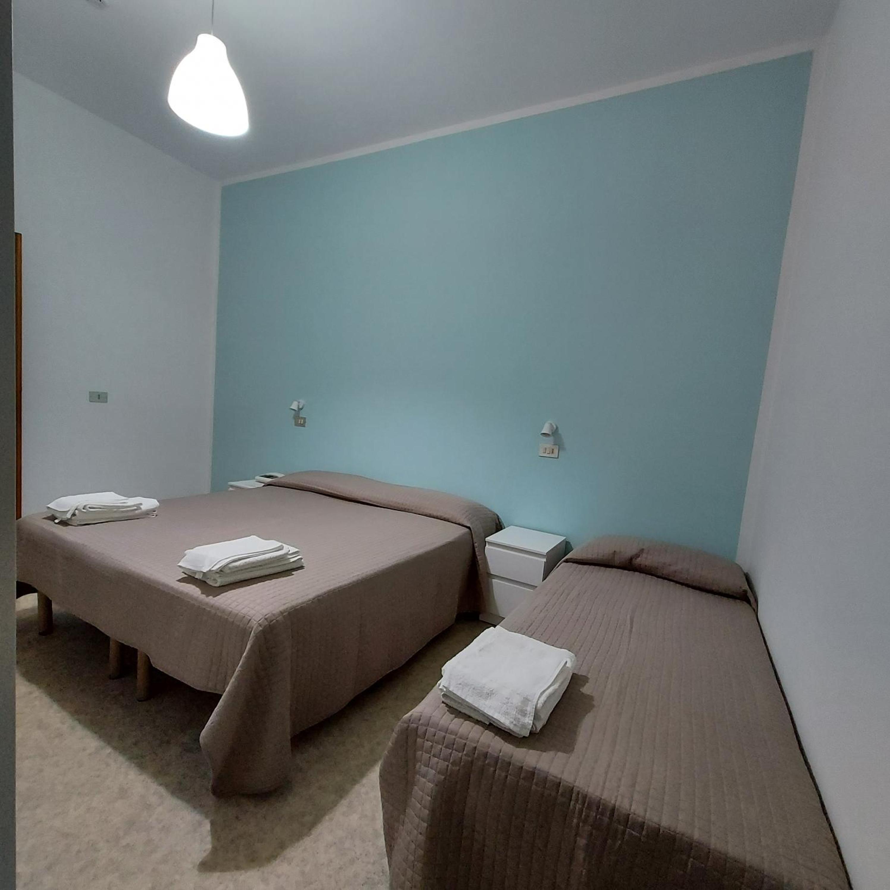 Triple Room - Photo 13