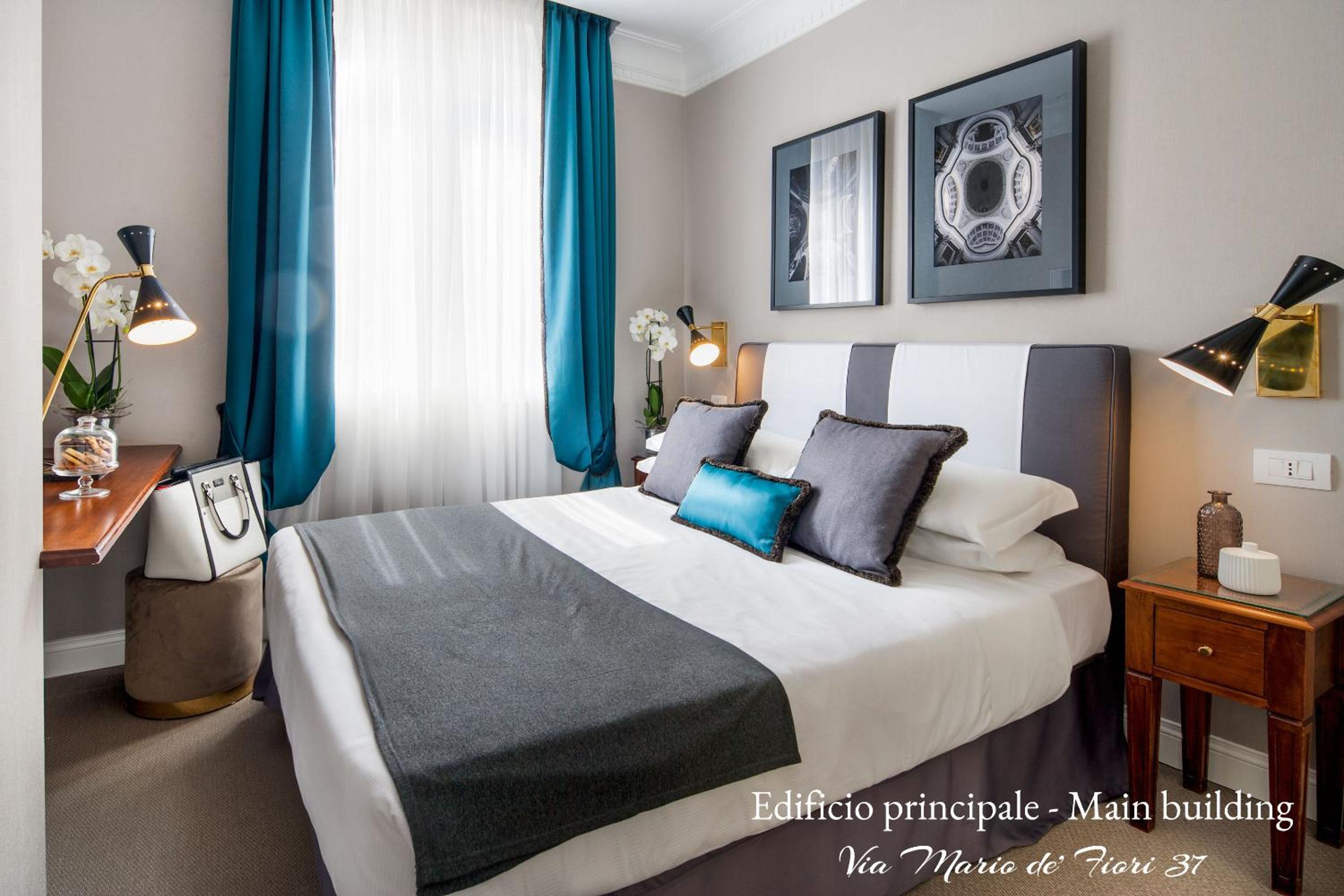 Two Connected Apartments – Via Di Ripetta 229