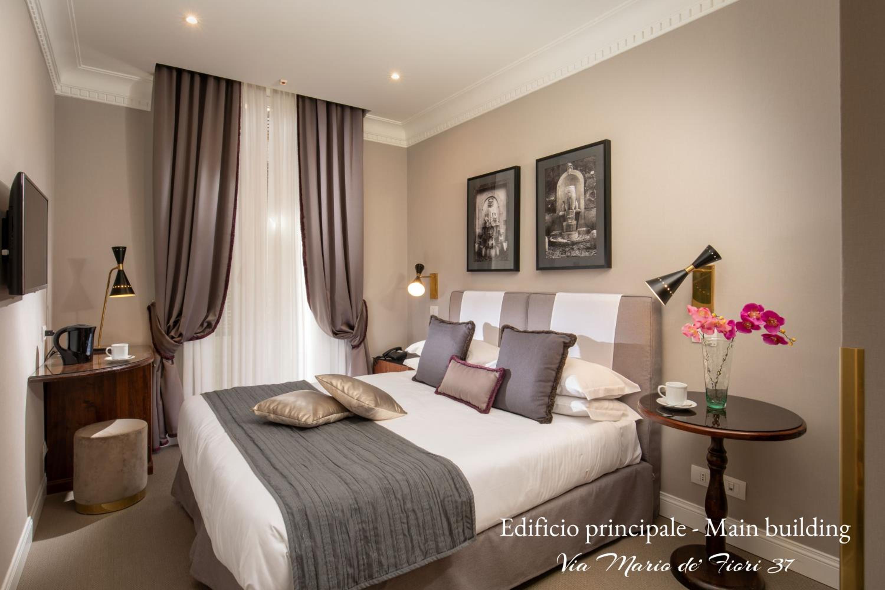 Two Connected Apartments – Via Di Ripetta 229