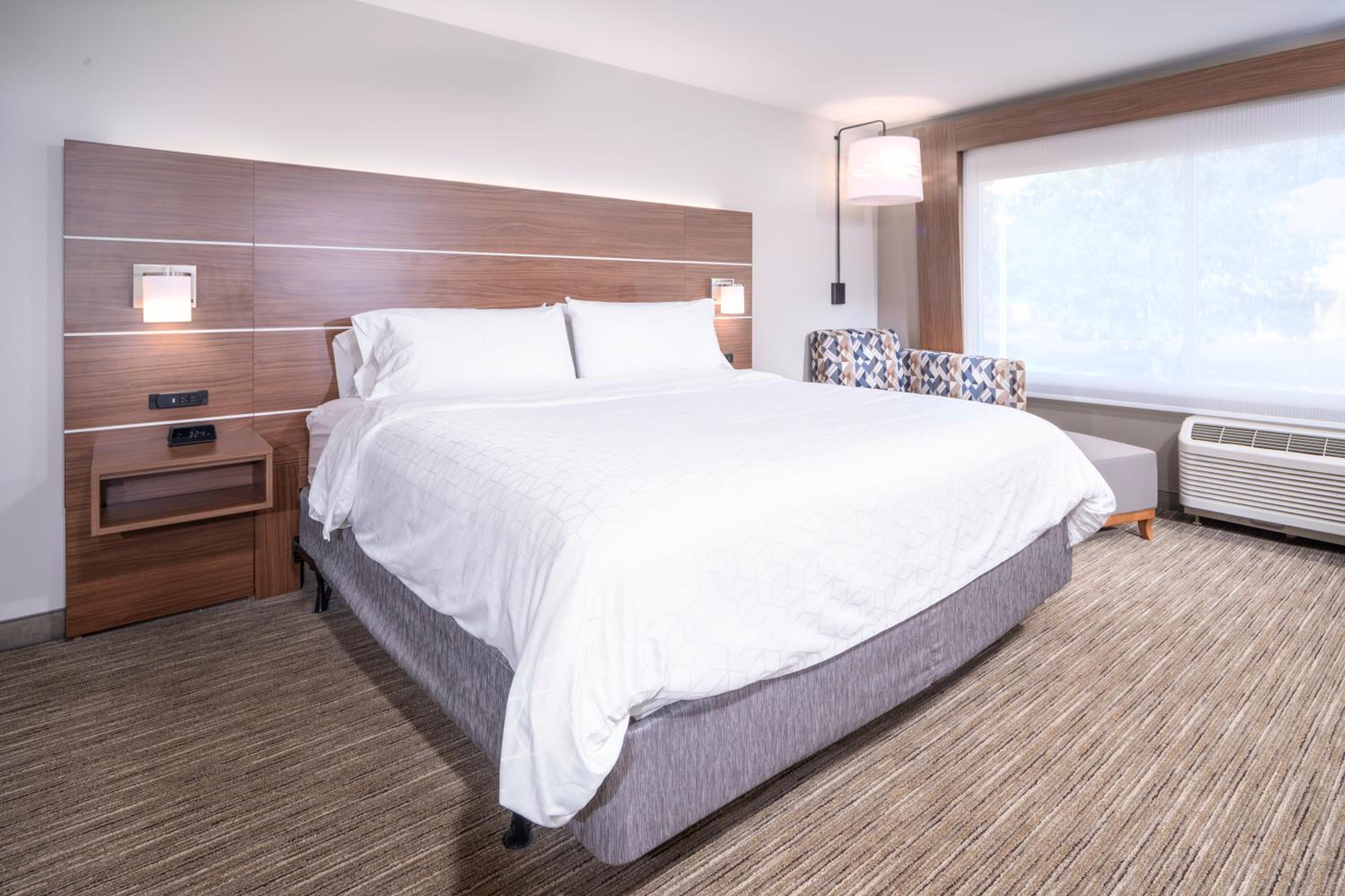Standard King Room - Communications Accessible