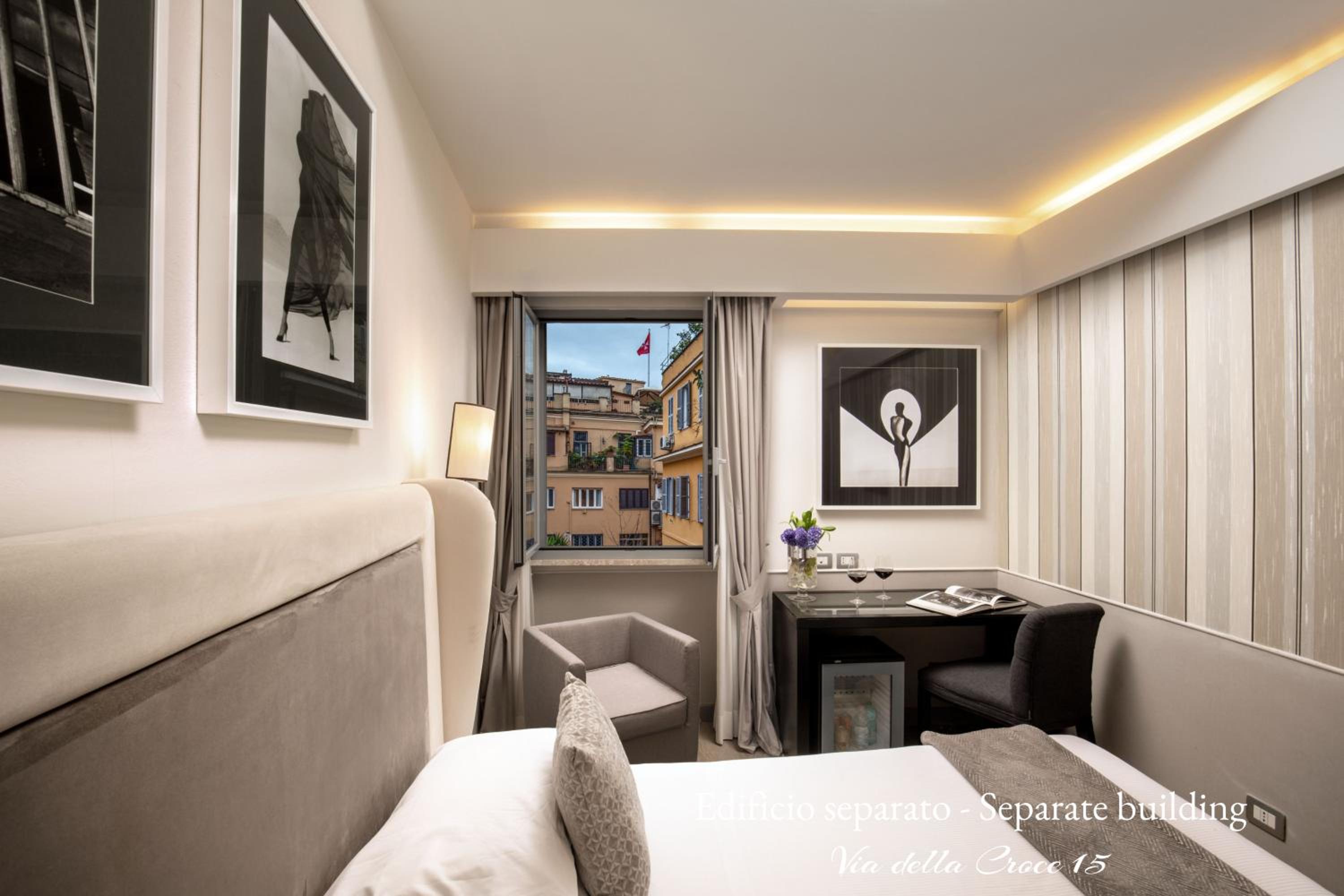 Standard Double Room - Via della Croce 15