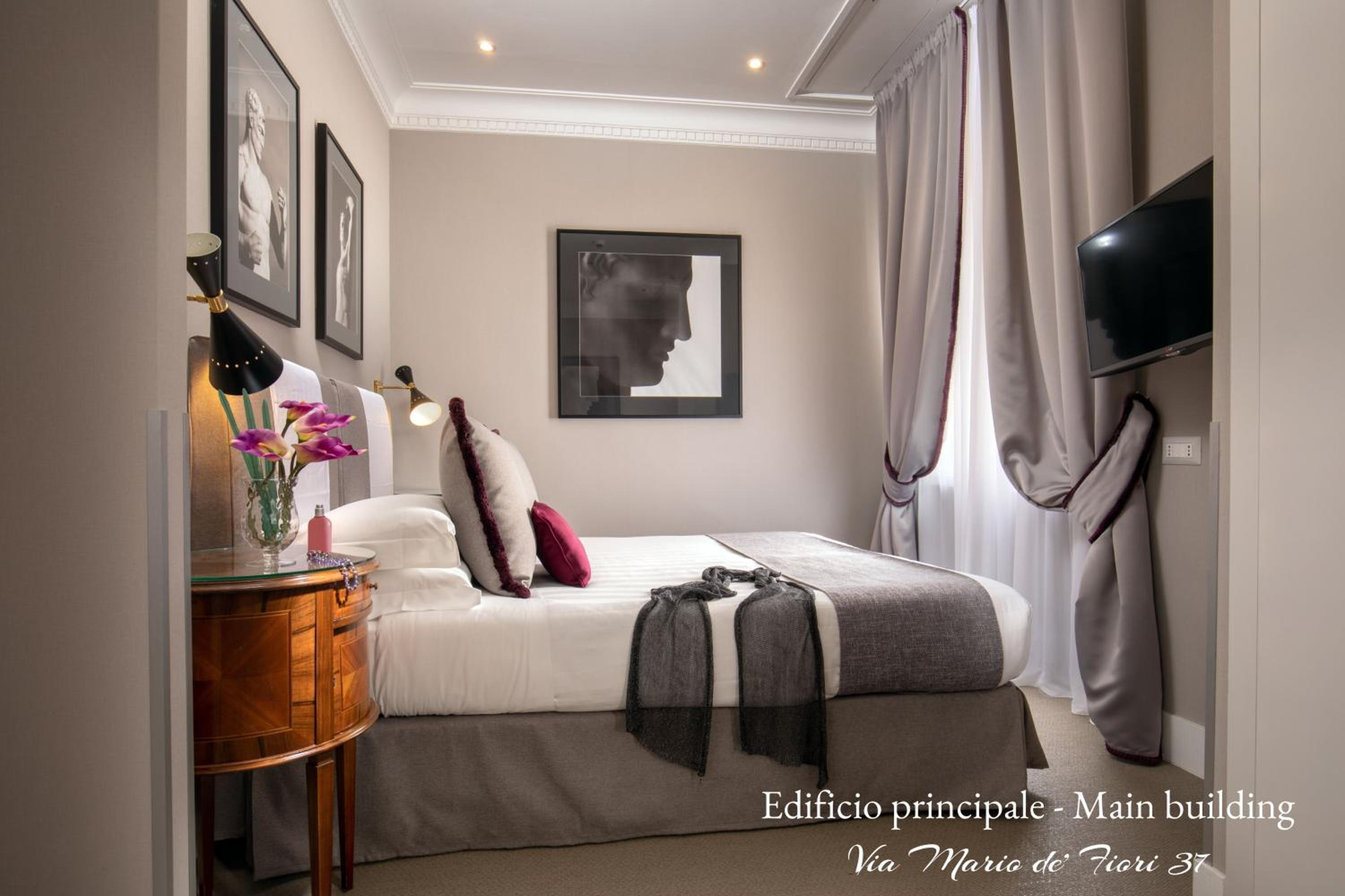 Superior Double Room - Main Building thumbnail 5