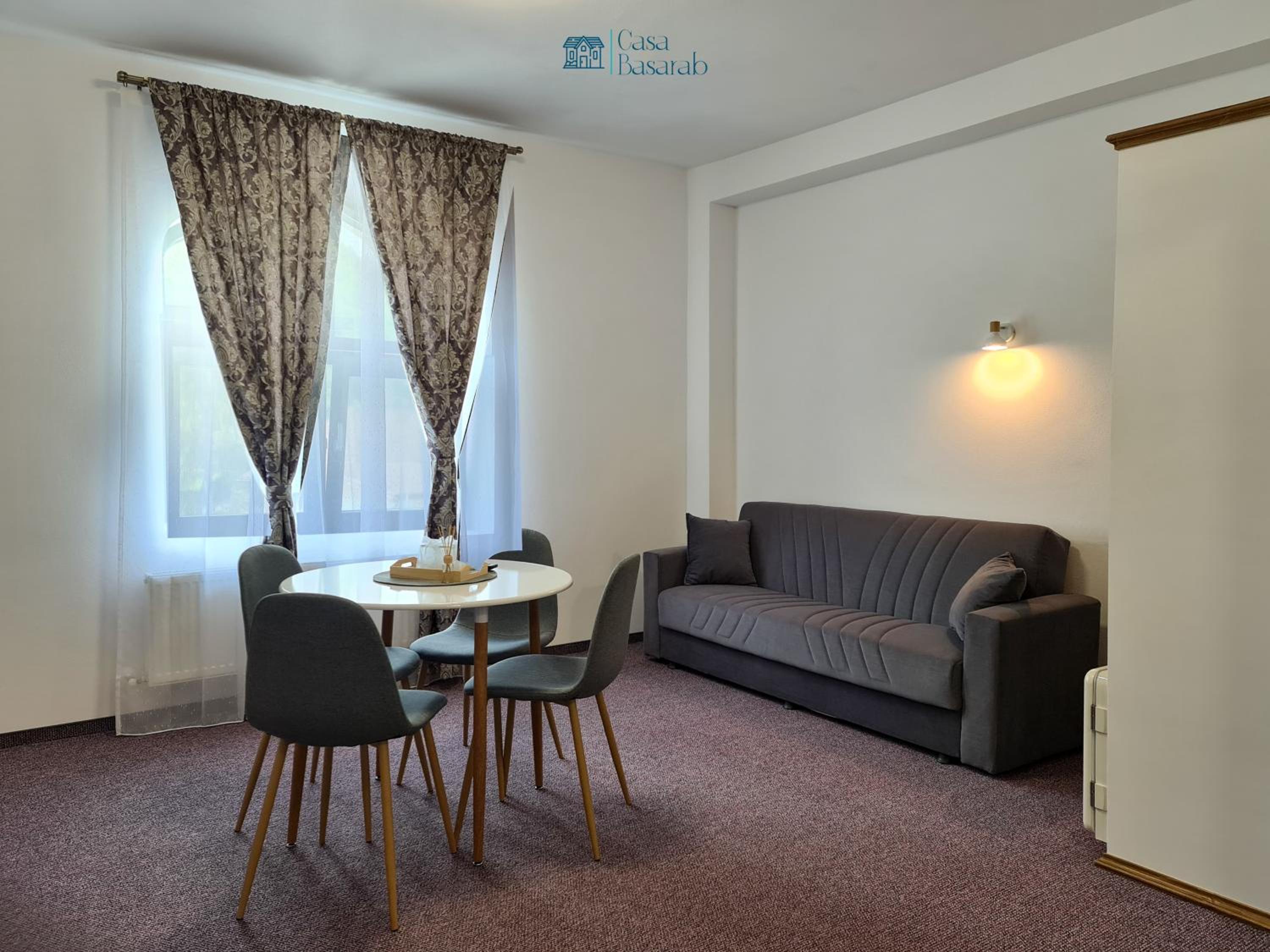Suite - Photo 1