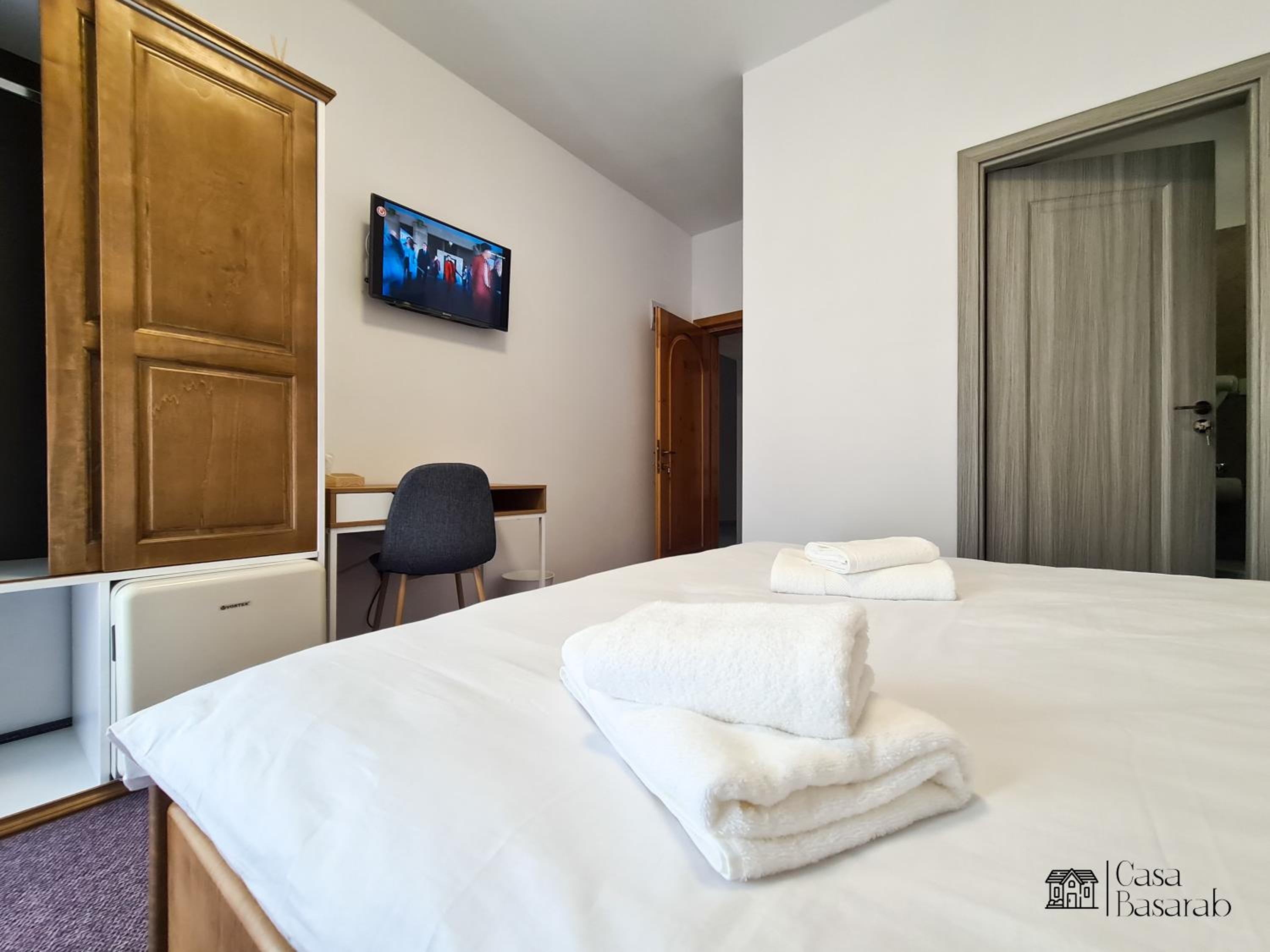 Double Room - Photo 8