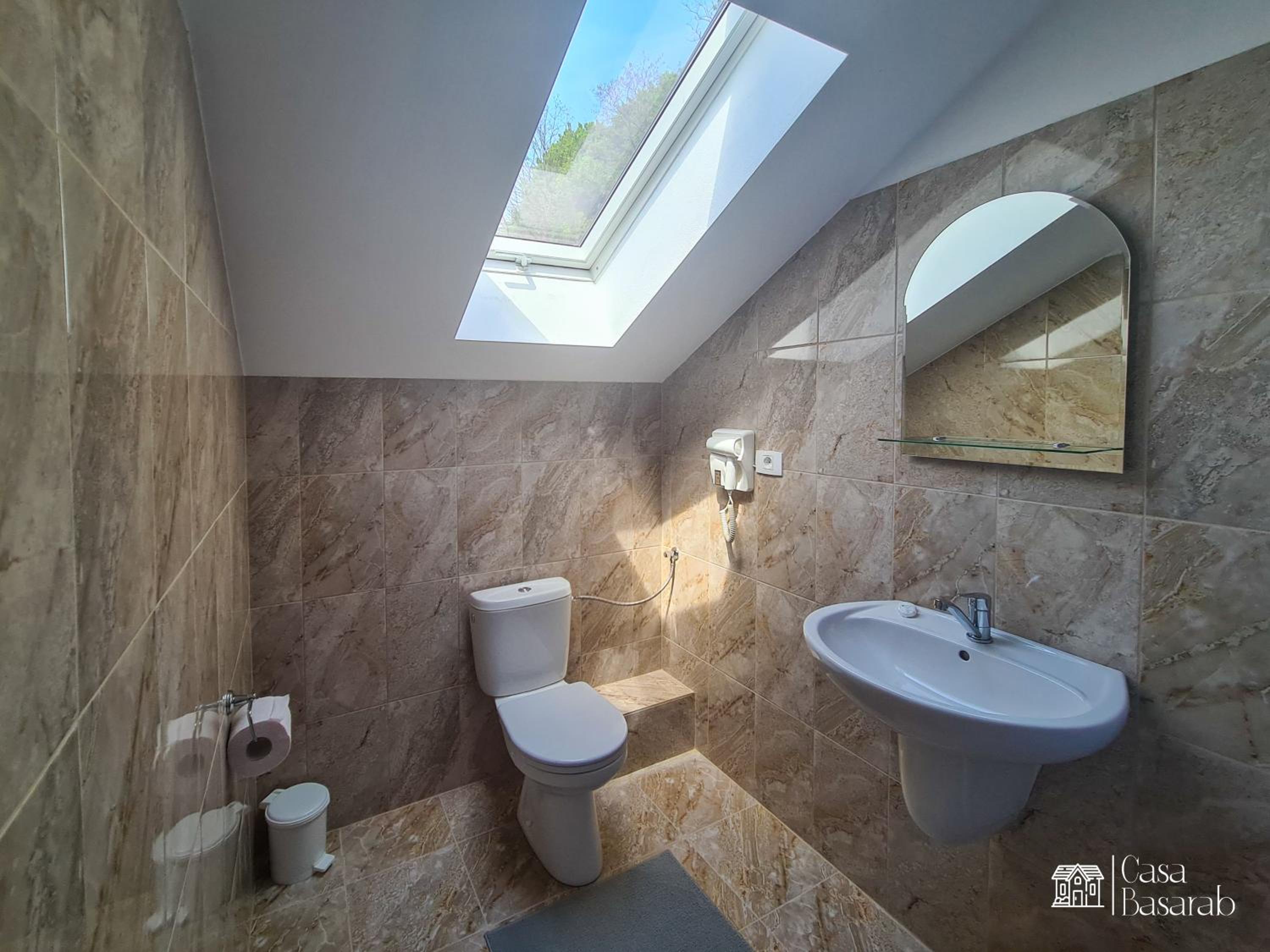 Double Room - Photo 15