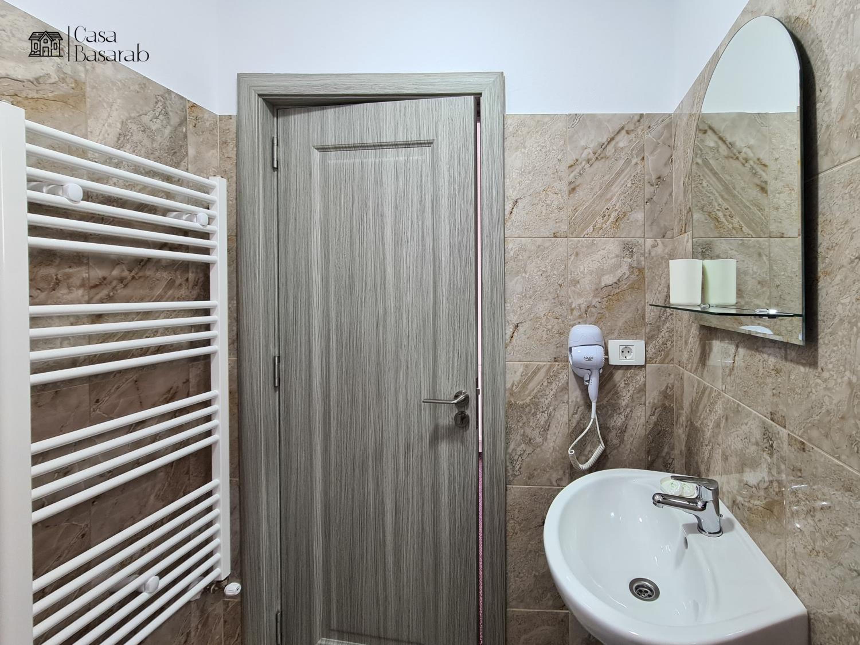Double Room - Photo 16