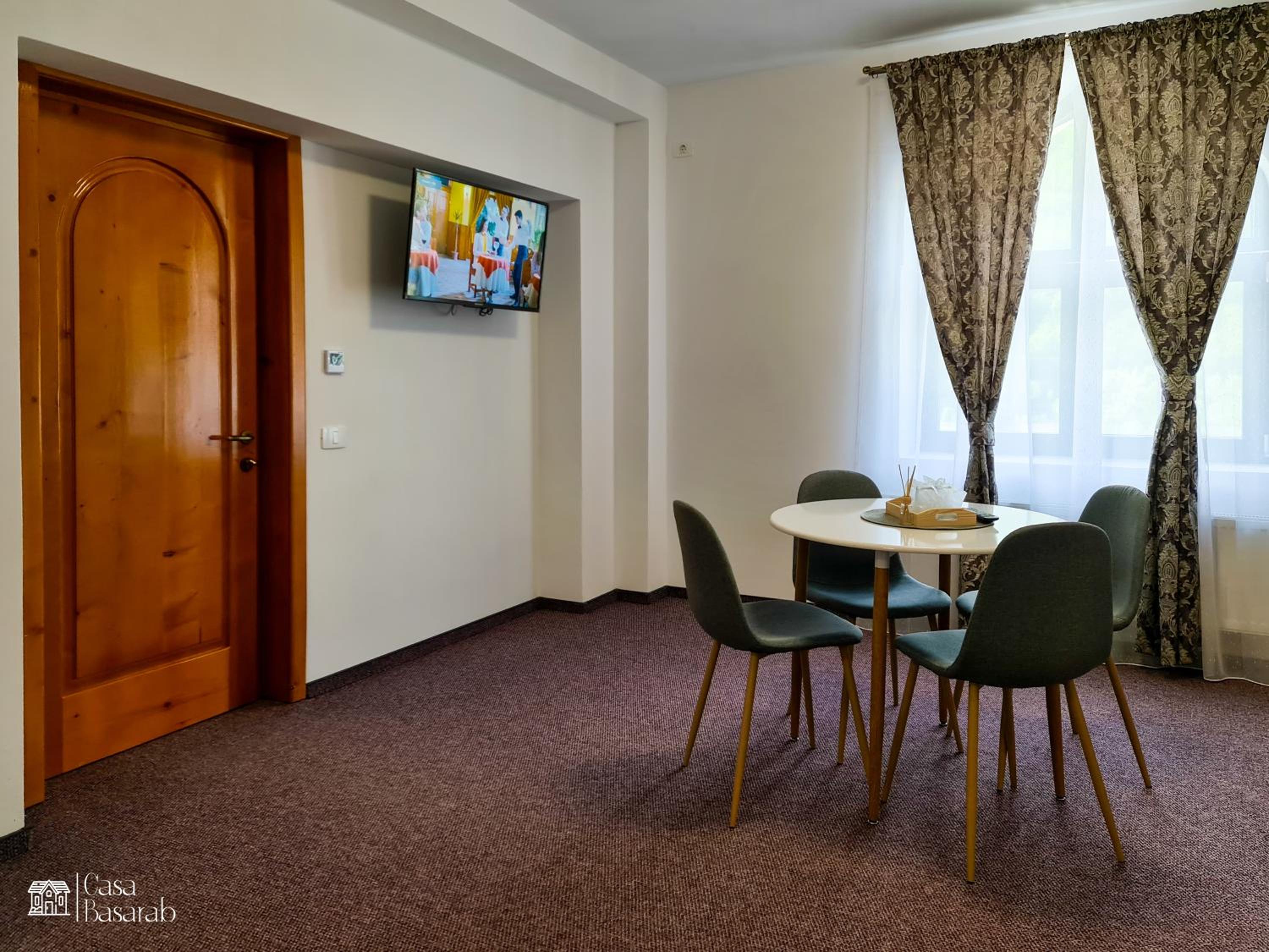 Suite - Photo 5