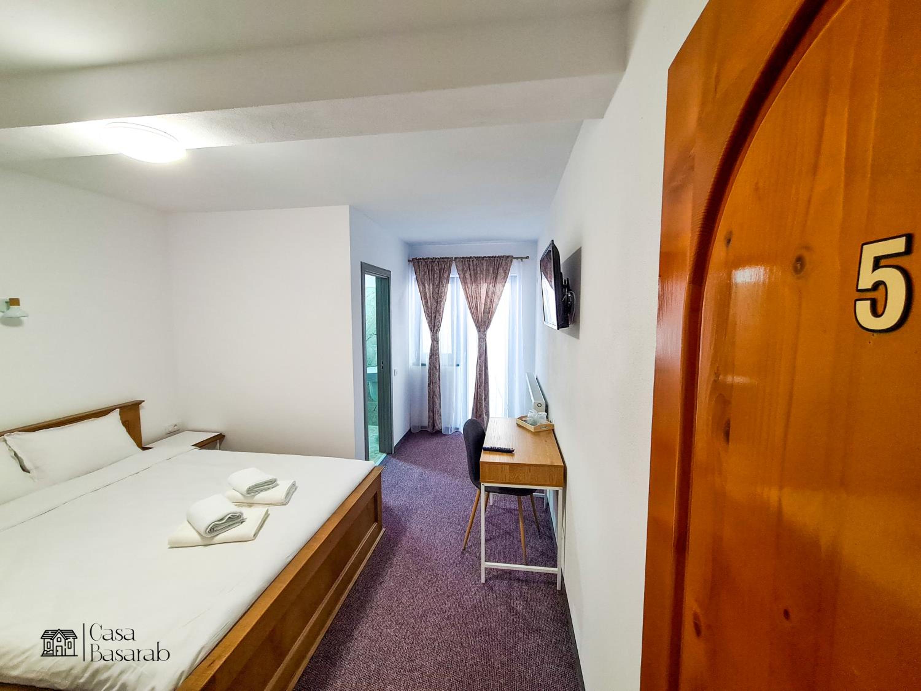 Double Room - Photo 18