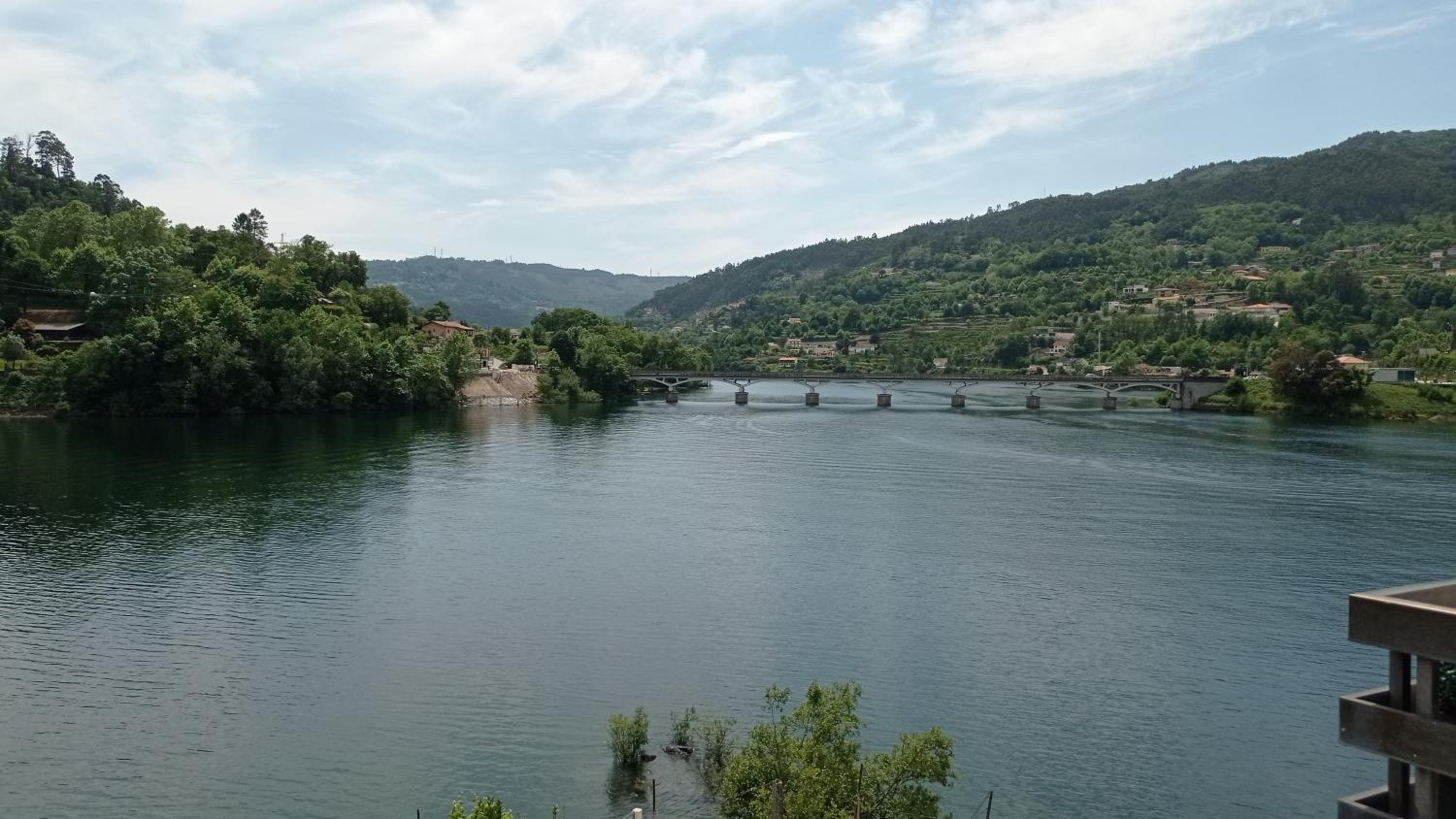 Double Room with River View - Photo 2