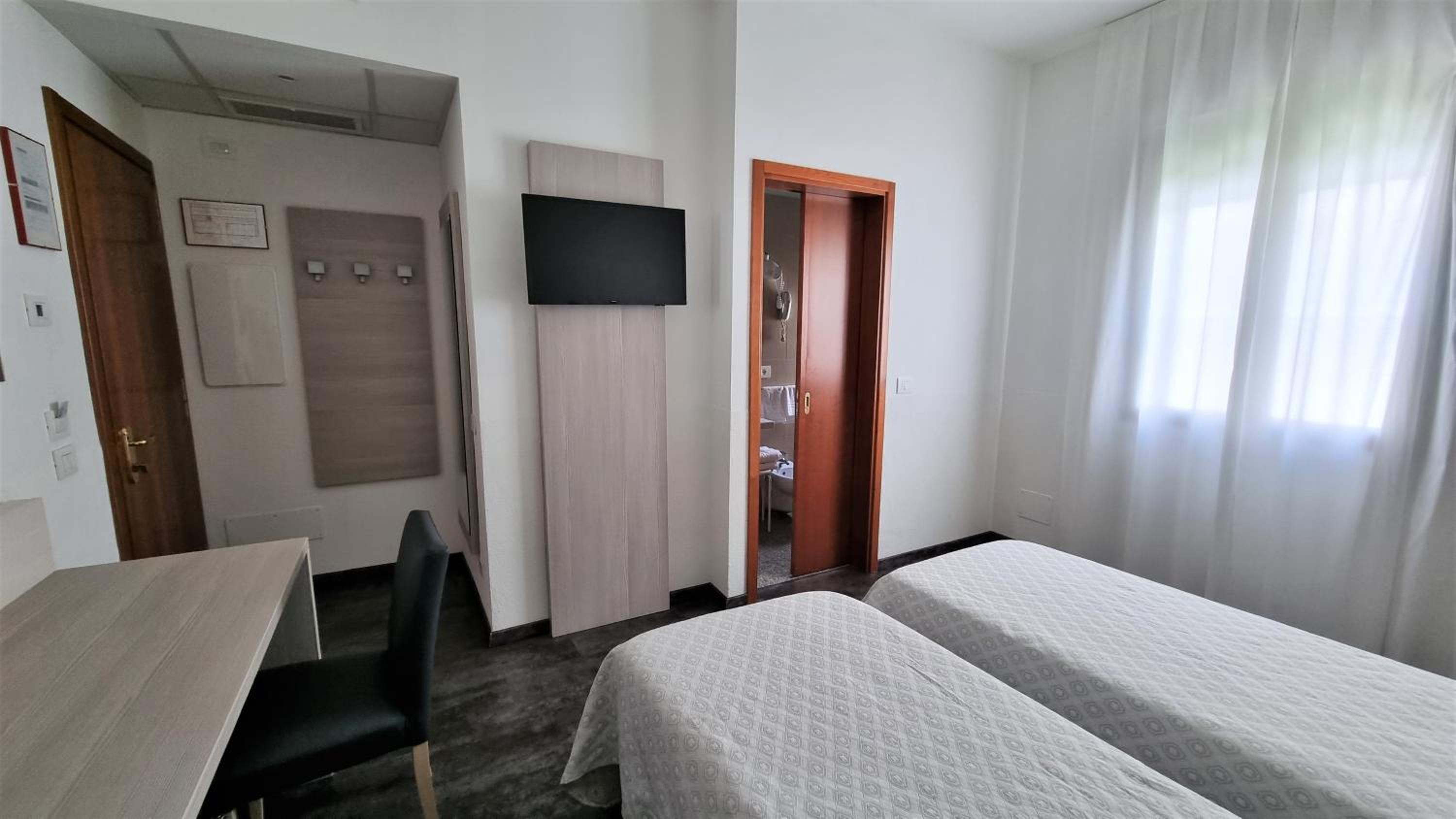 Double or Twin Room - Photo 1
