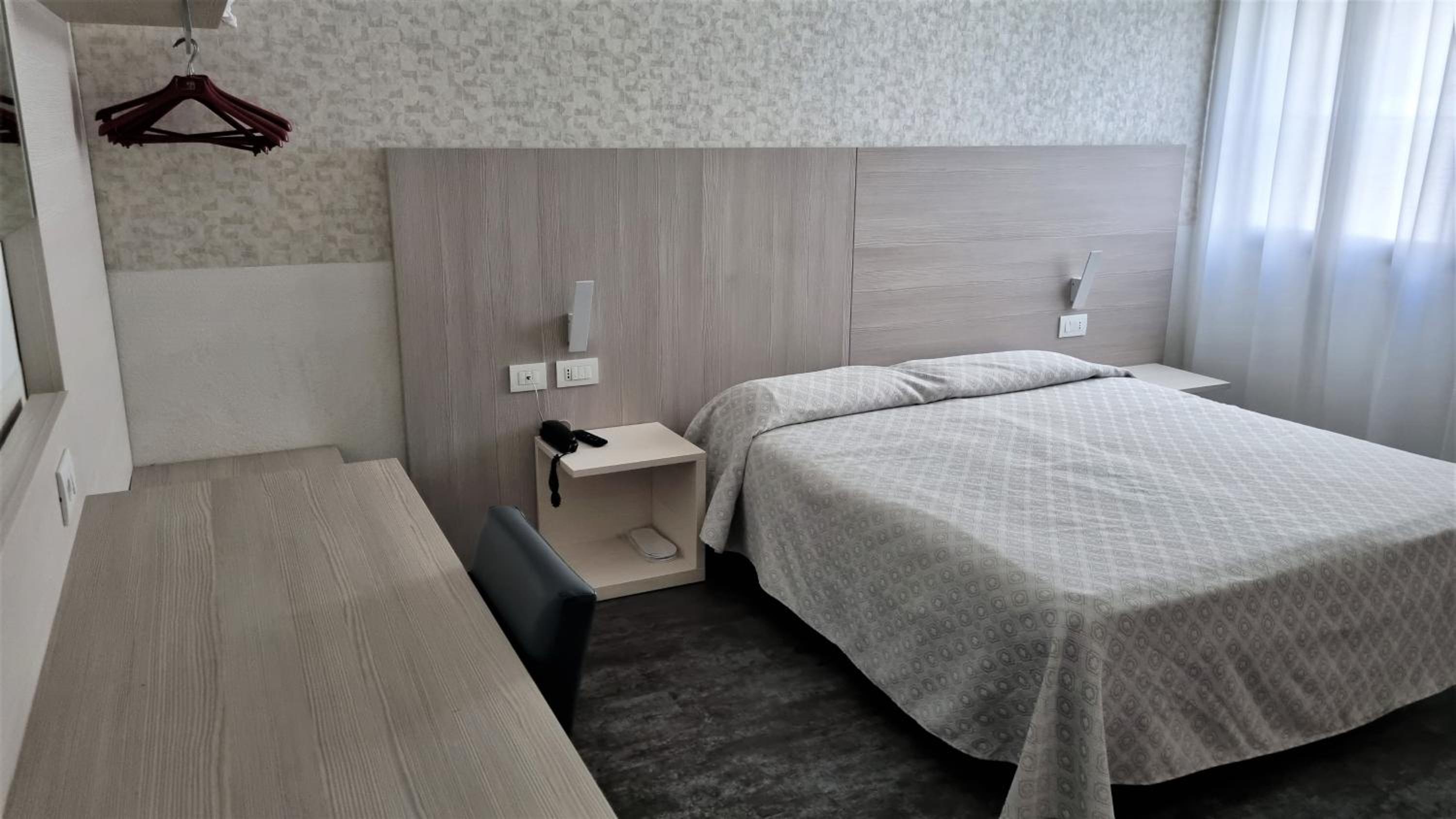 Double or Twin Room - Photo 3
