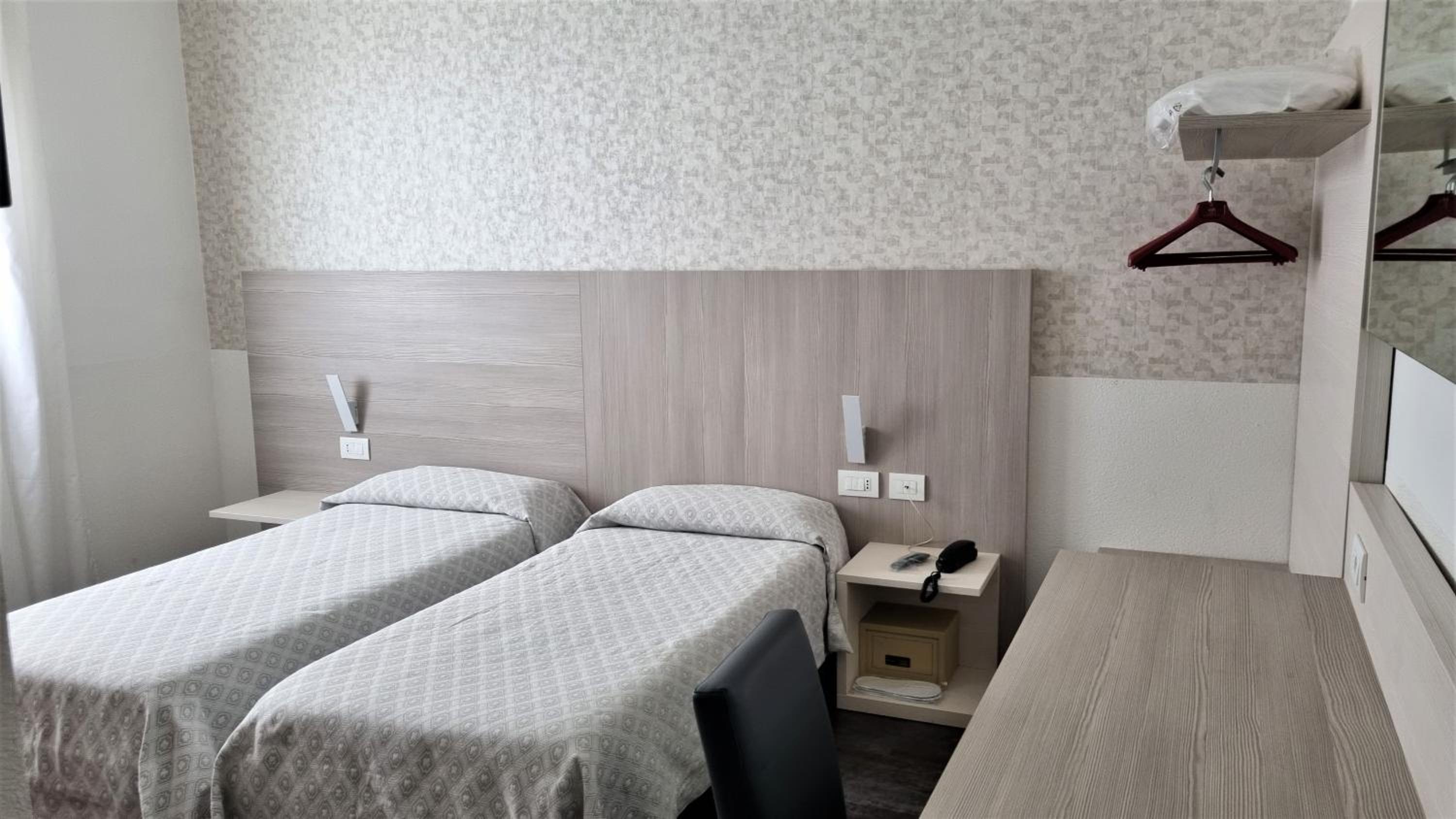 Double or Twin Room - Photo 2