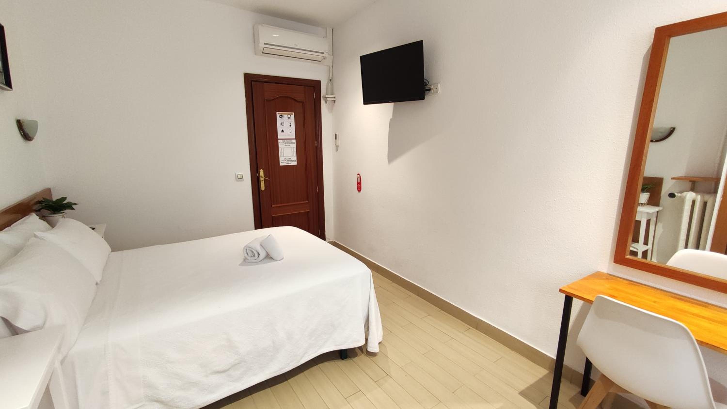 Habitación Triple con Baño Privado