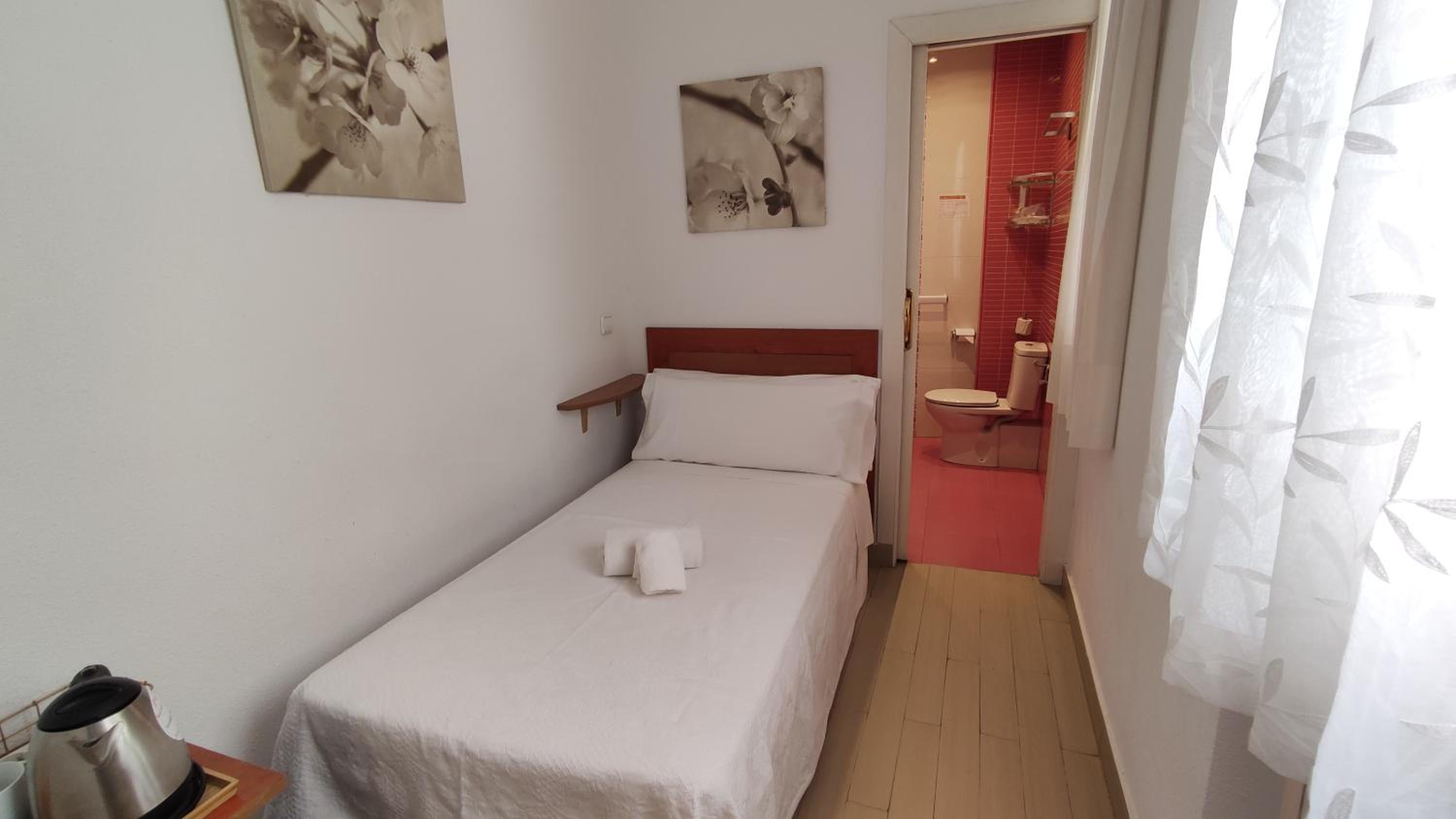 Triple Room with Private Bathroom photo 2